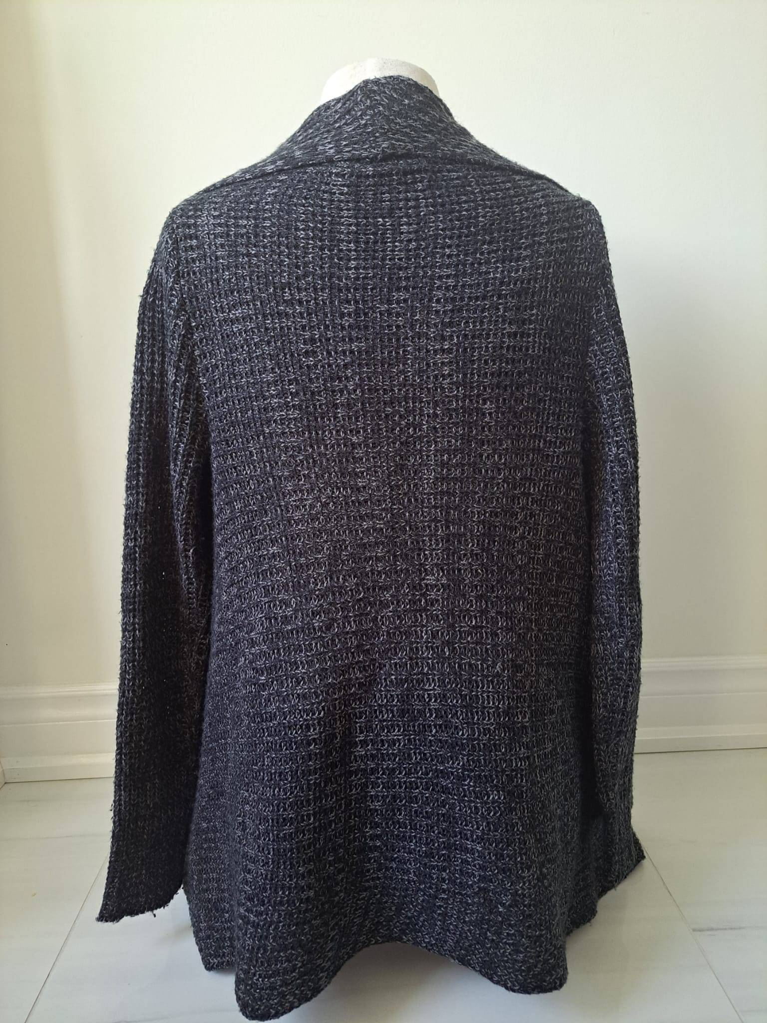 ♟️ Y2K-Inspired Black Textured Knit Draped Cardigan - photo 4