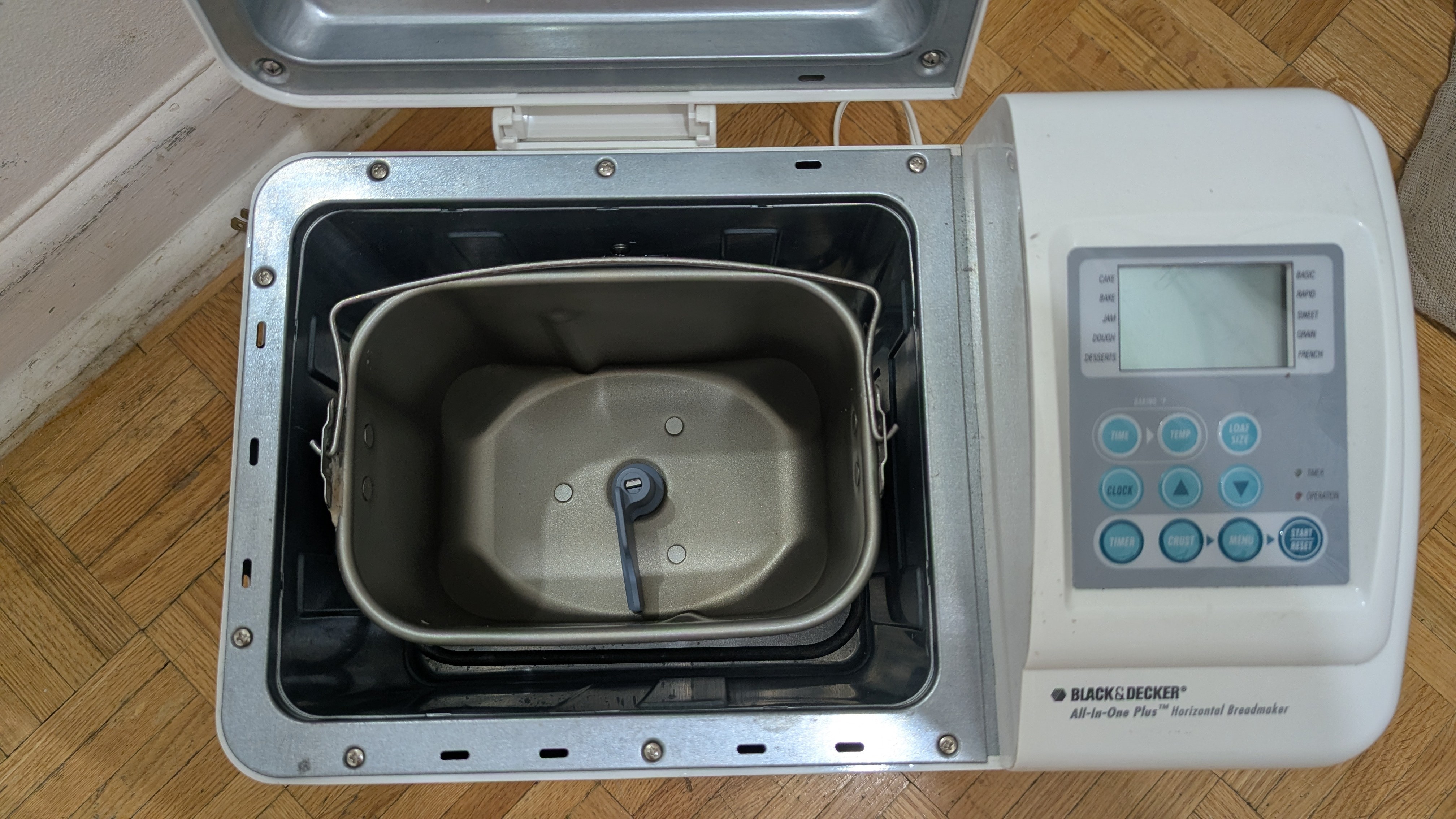 FOR PARTS\REPAIRS! Black & Decker B2000 Horizontal Bread Maker - photo 2