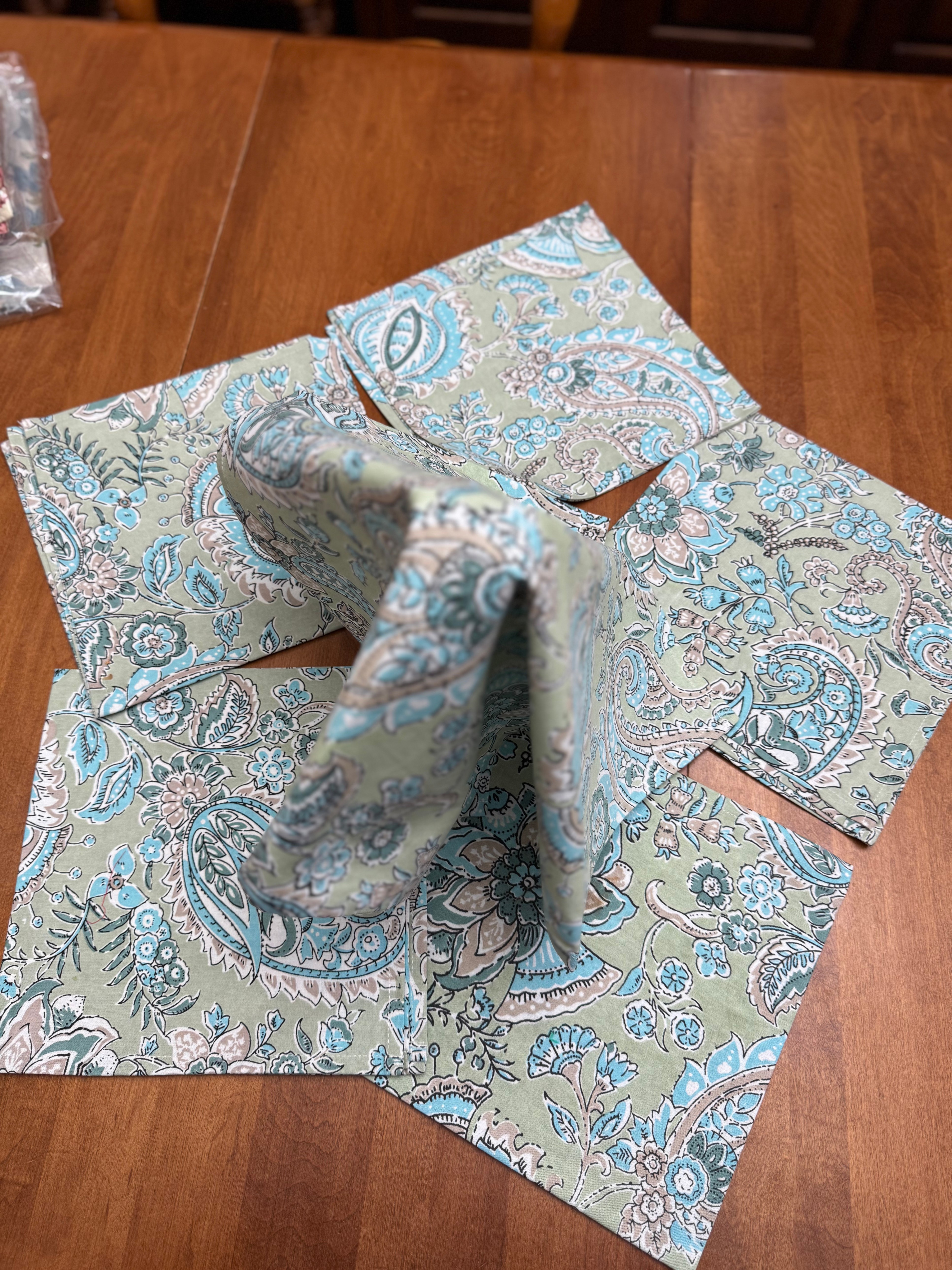 Set of 6 • Brand New Cotton Floral Dinner Napkins • Steal Deal!