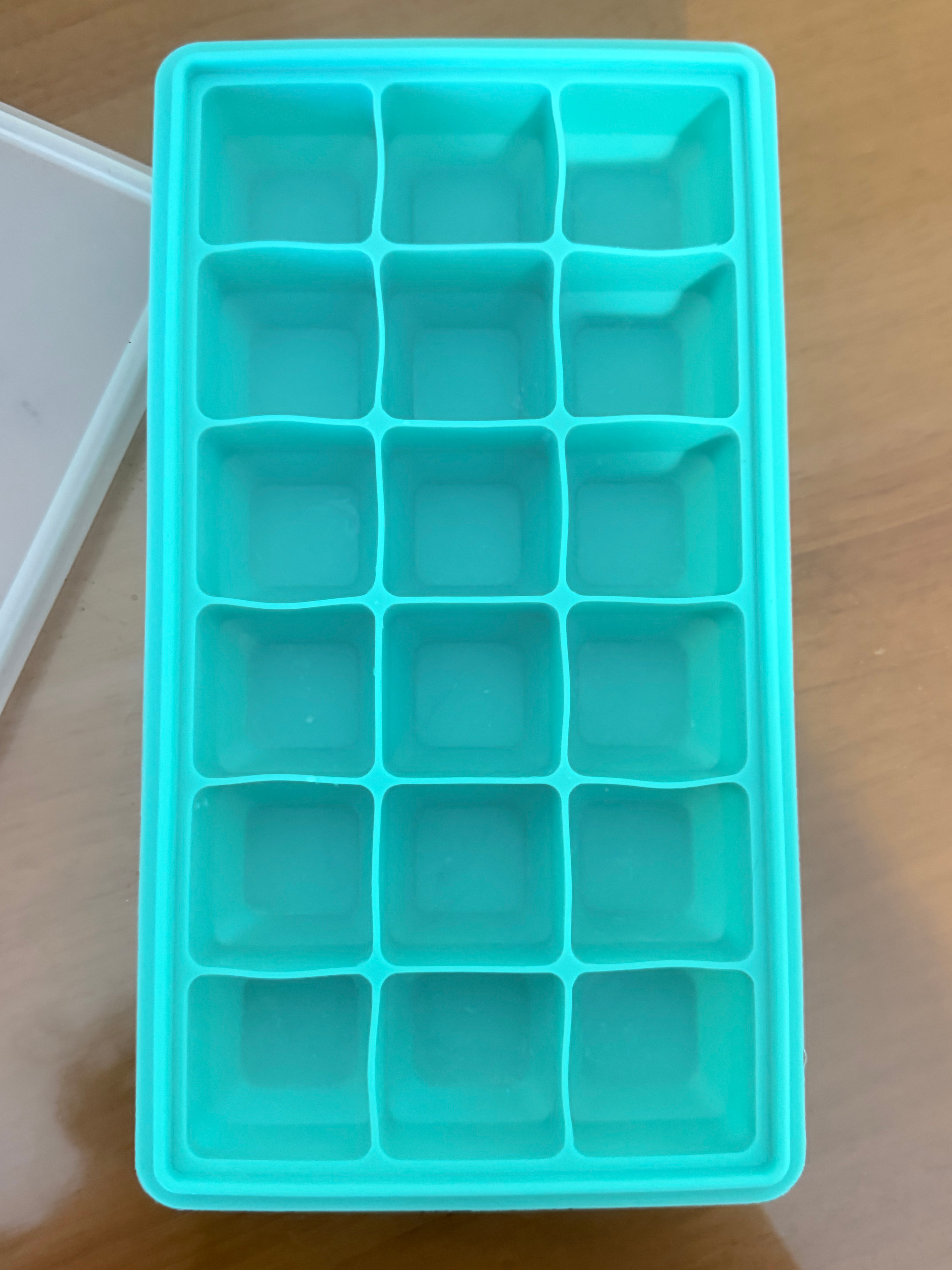 # Polar Ice Cube Silicone Ice Tray with Lid – 18 Cubes - photo 3