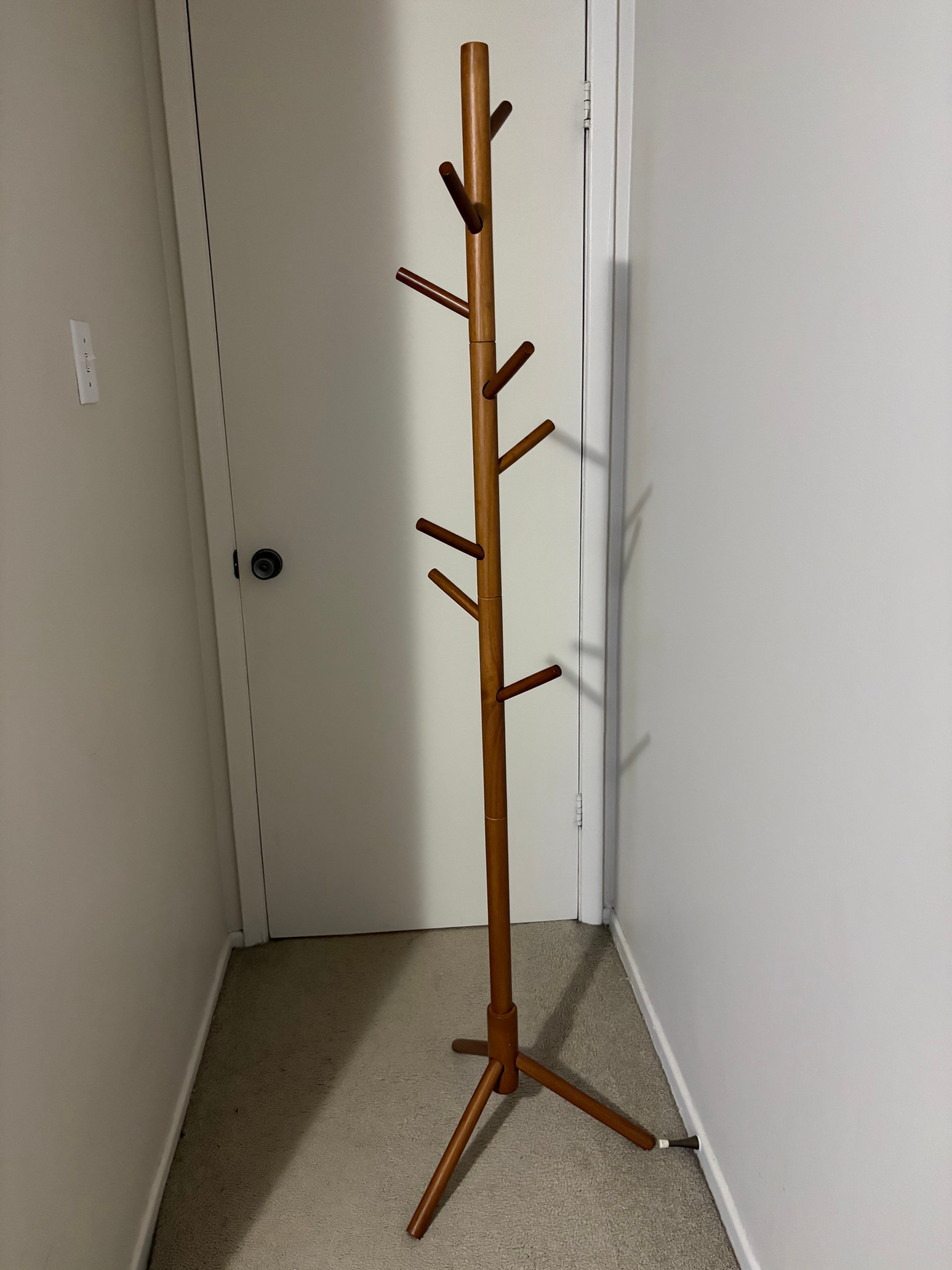 Wooden Coat Rack – 8 Hooks & Adjustable Height