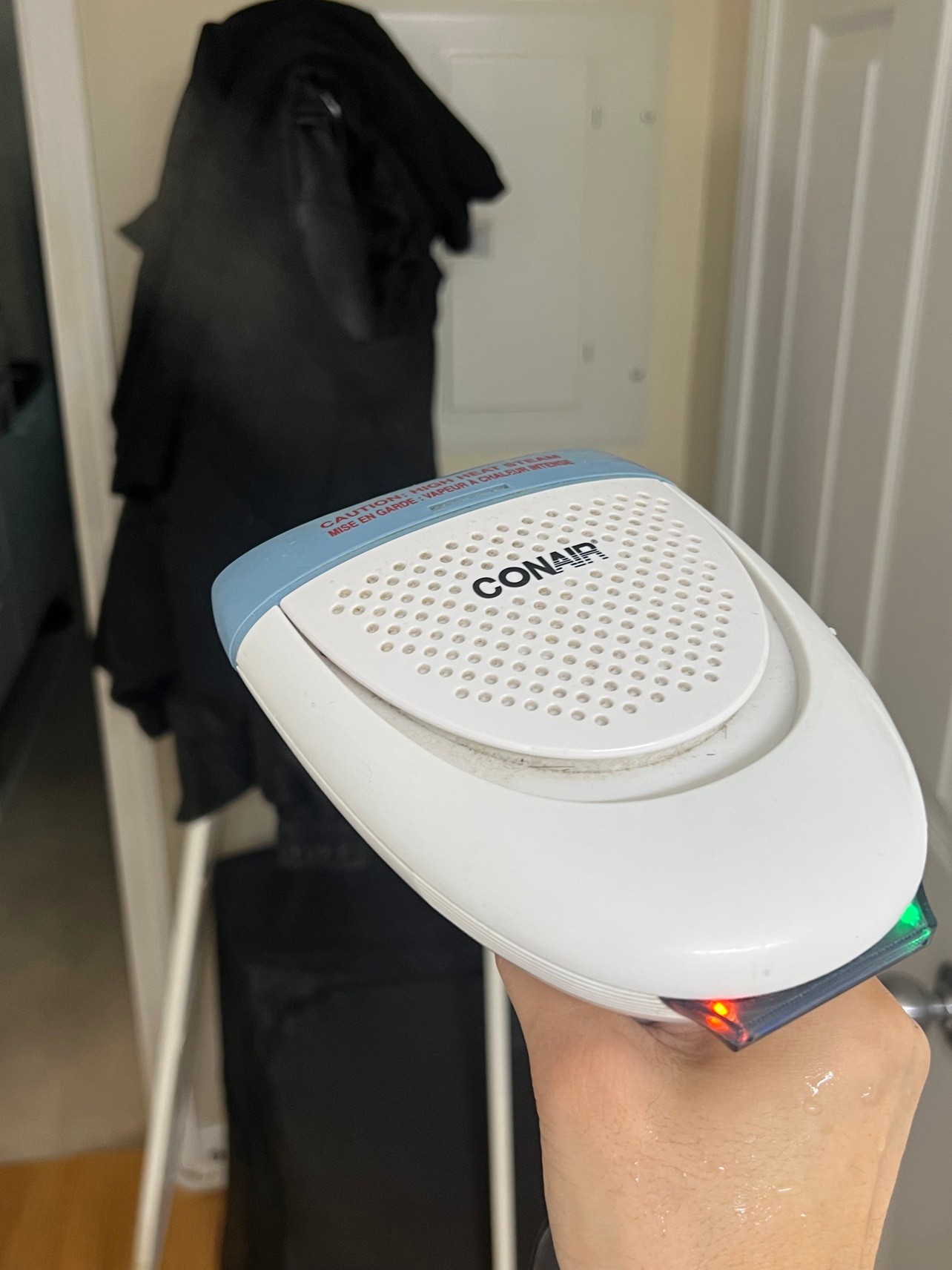 Conair Handheld Garment Steamer - Works Great - photo 5