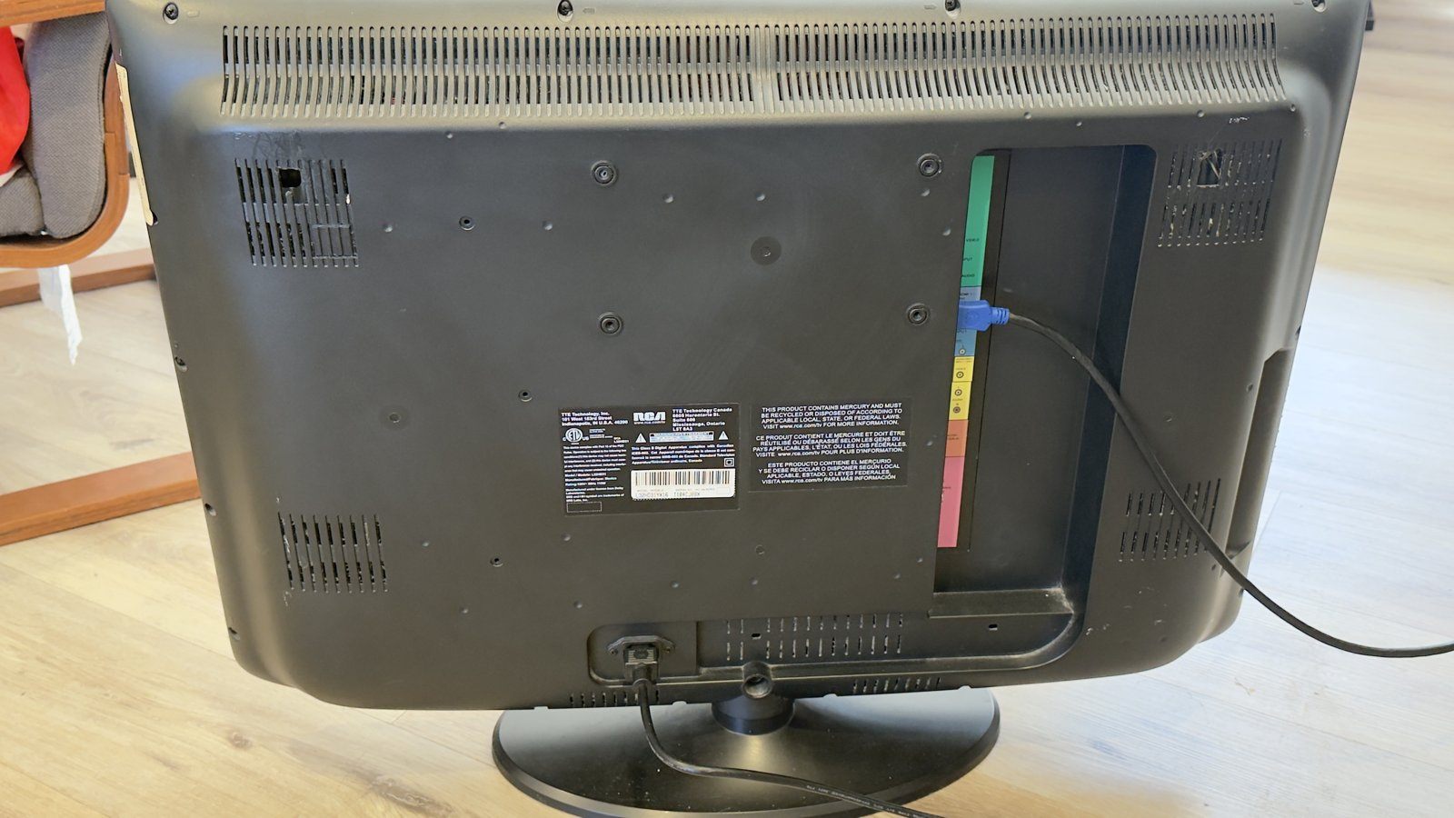 32" RCA LCD TV (L32HD31) with Stand – Works, HDMI - photo 4