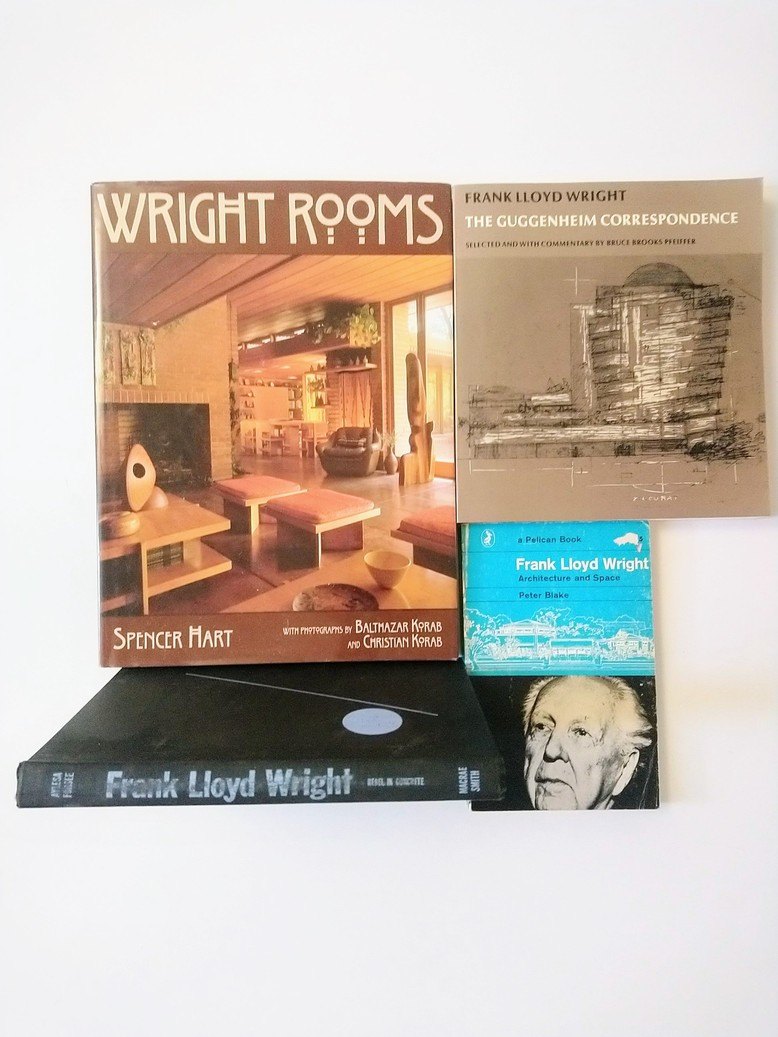 Frank Lloyd Wright reads!