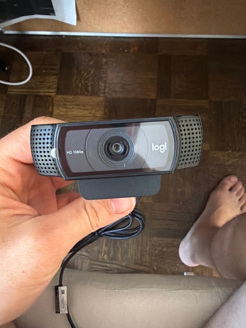 Logitech HD 1080p Webcam – USB, Monitor Clip