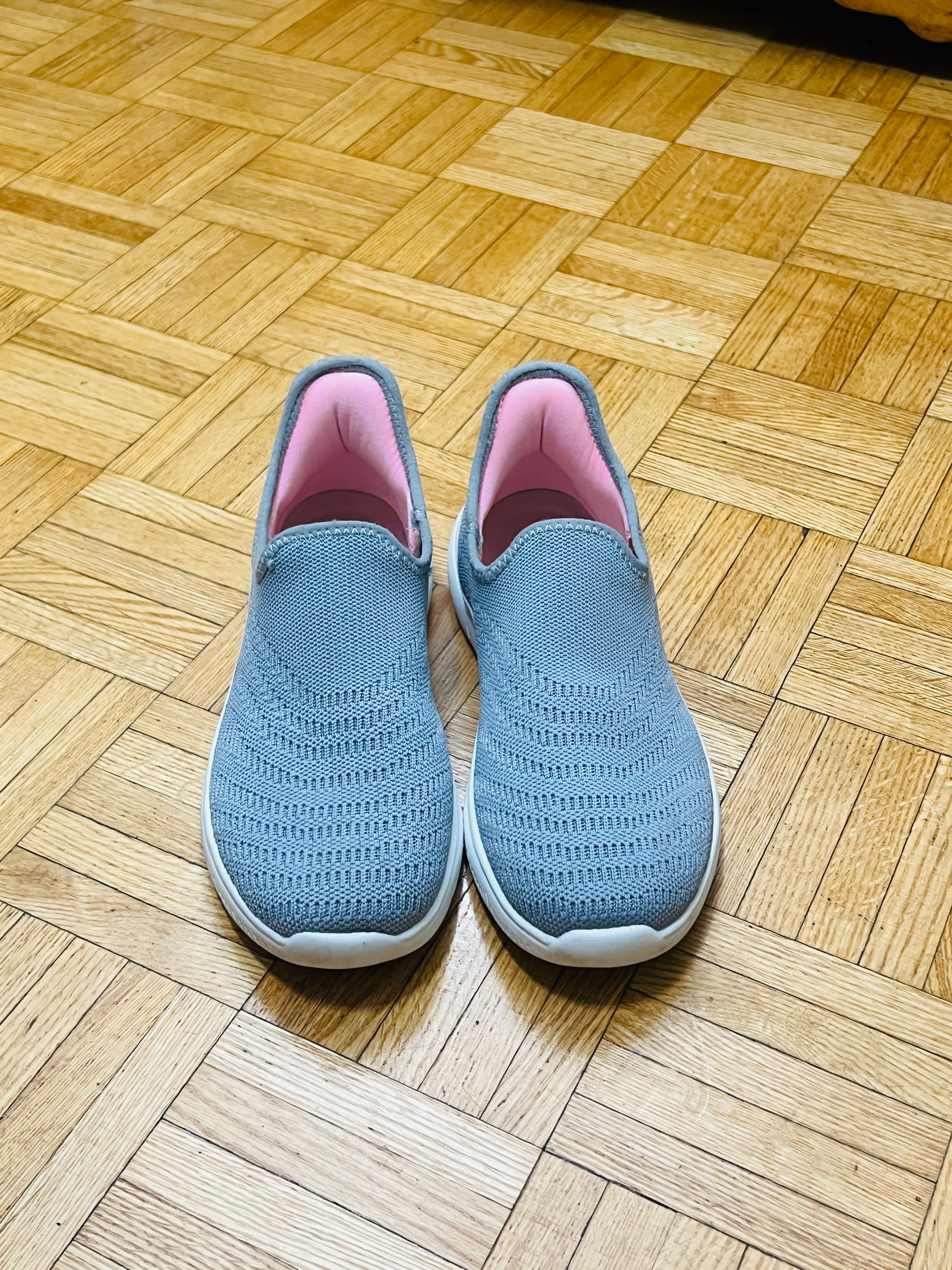 Shoes for men and women US 8 (new and unused)