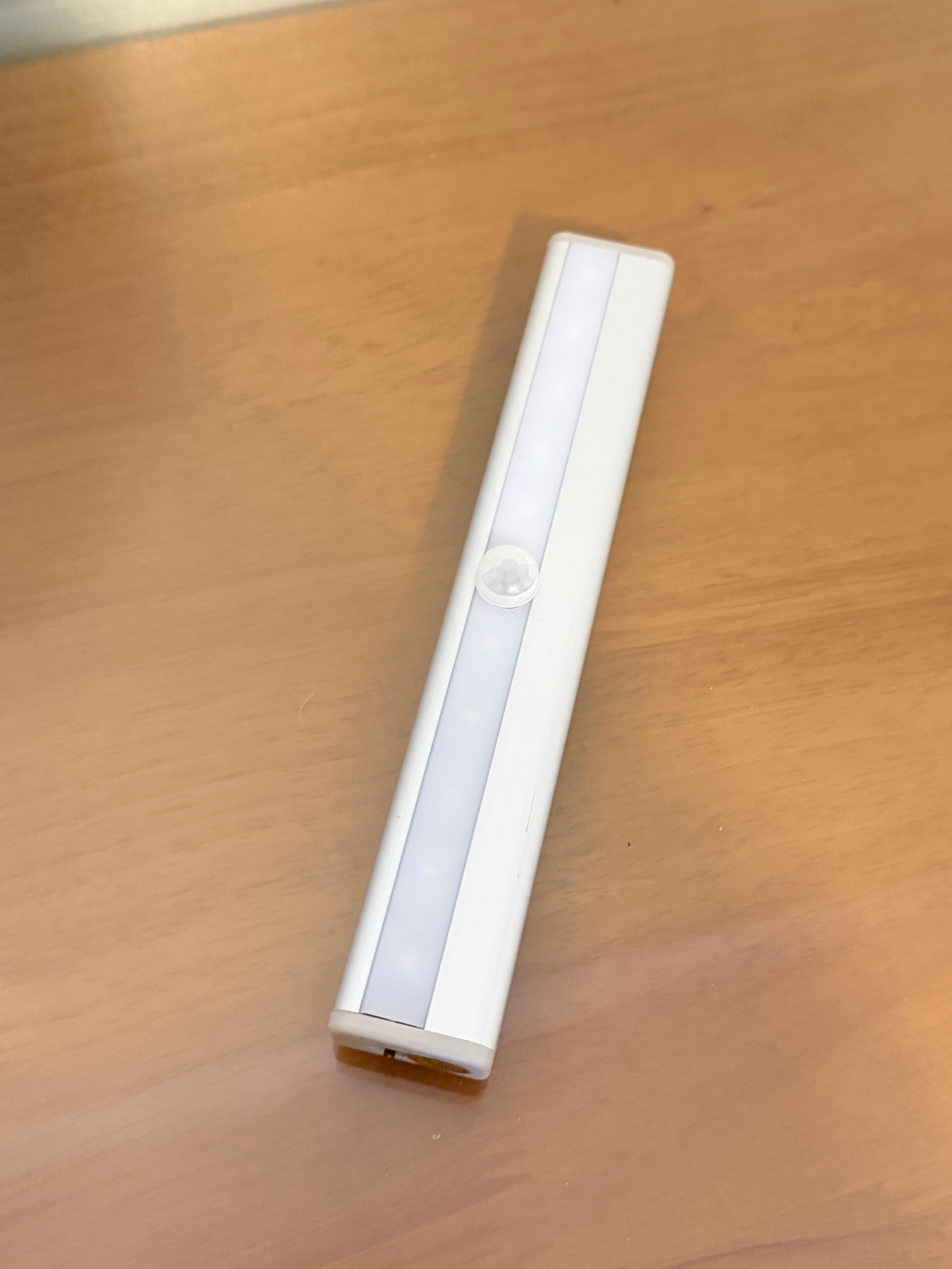 Motion Sensor LED Light Bar with 3M Adhesive Backing / 19cm