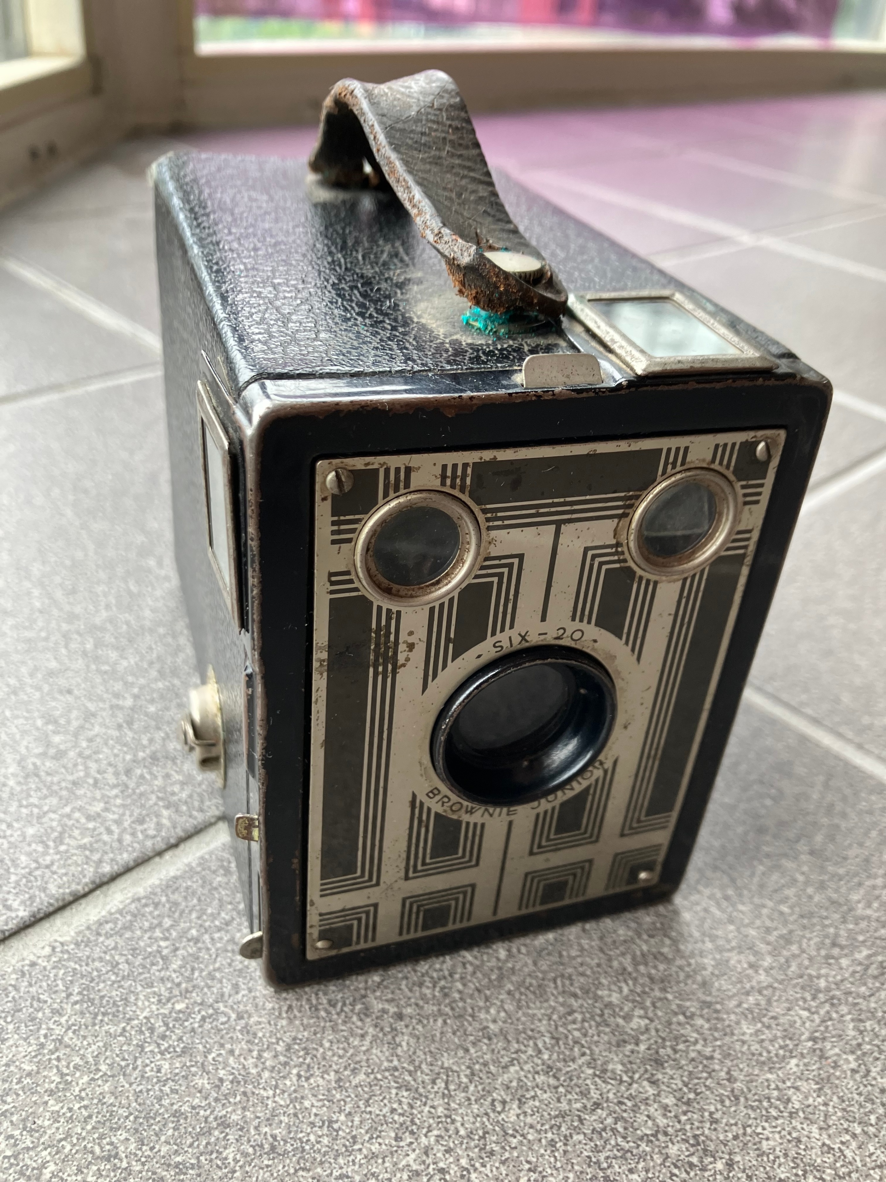 Six 20 Brownie Junior Film Camera - photo 3