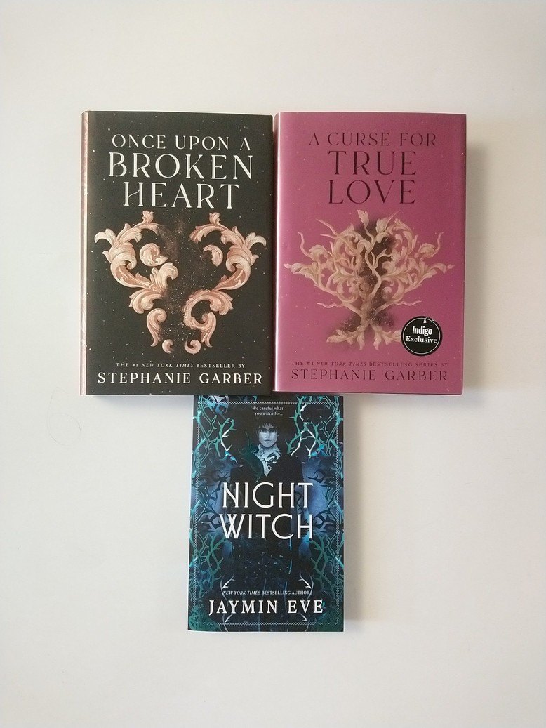Romantasy bestsellers!
