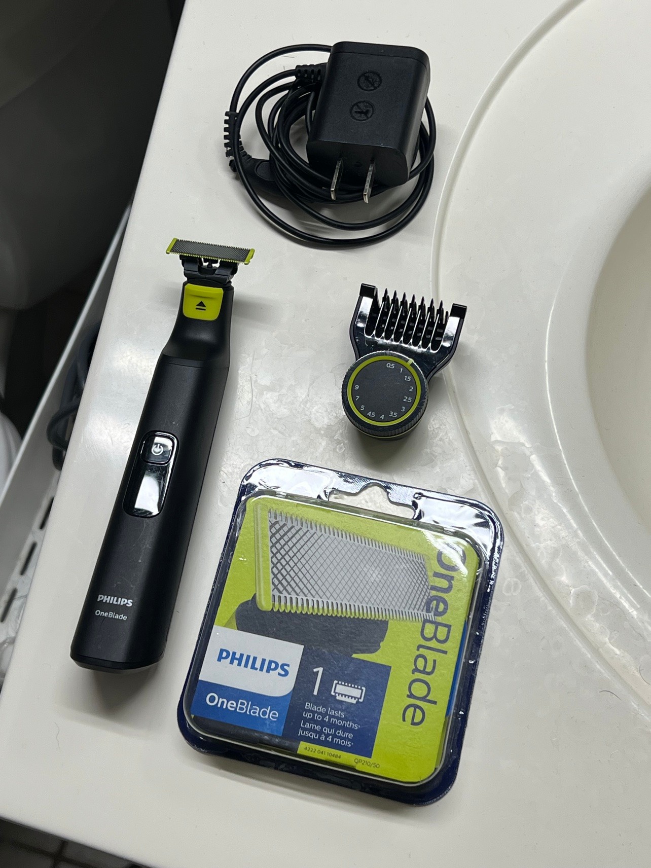Philips OneBlade Pro QP6530 Electric Shaver & Trimmer - Like New - photo 3