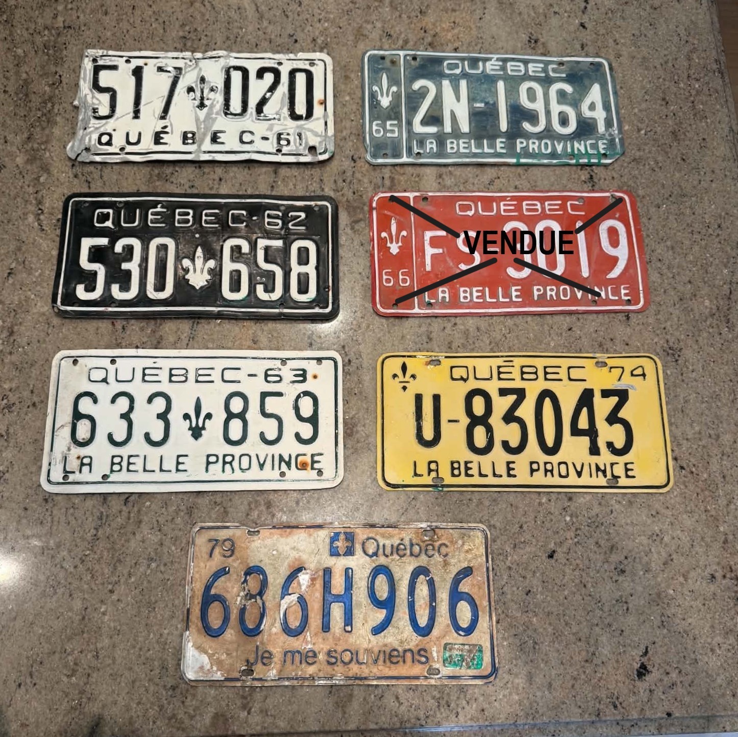 Old License Plates MAKE AN OFFER / Plaques anciennes
