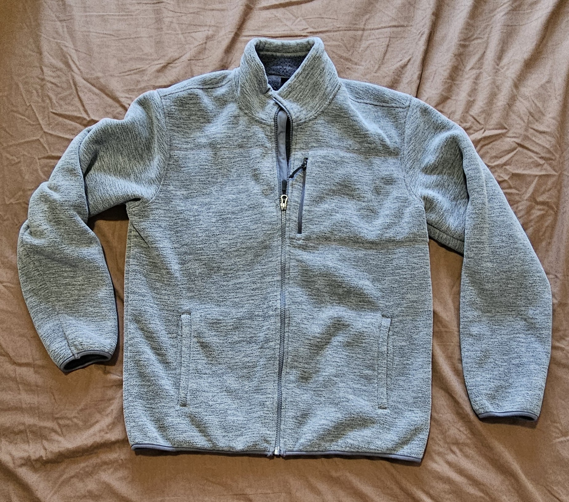 BRAND NEW MEN'S ZIP UP FLEECE JACKET WITH 1 CAP (LARGE - GREY)