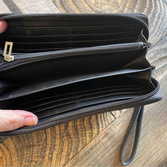 GUESS Continental style Wristlet Wallet Black Preloved