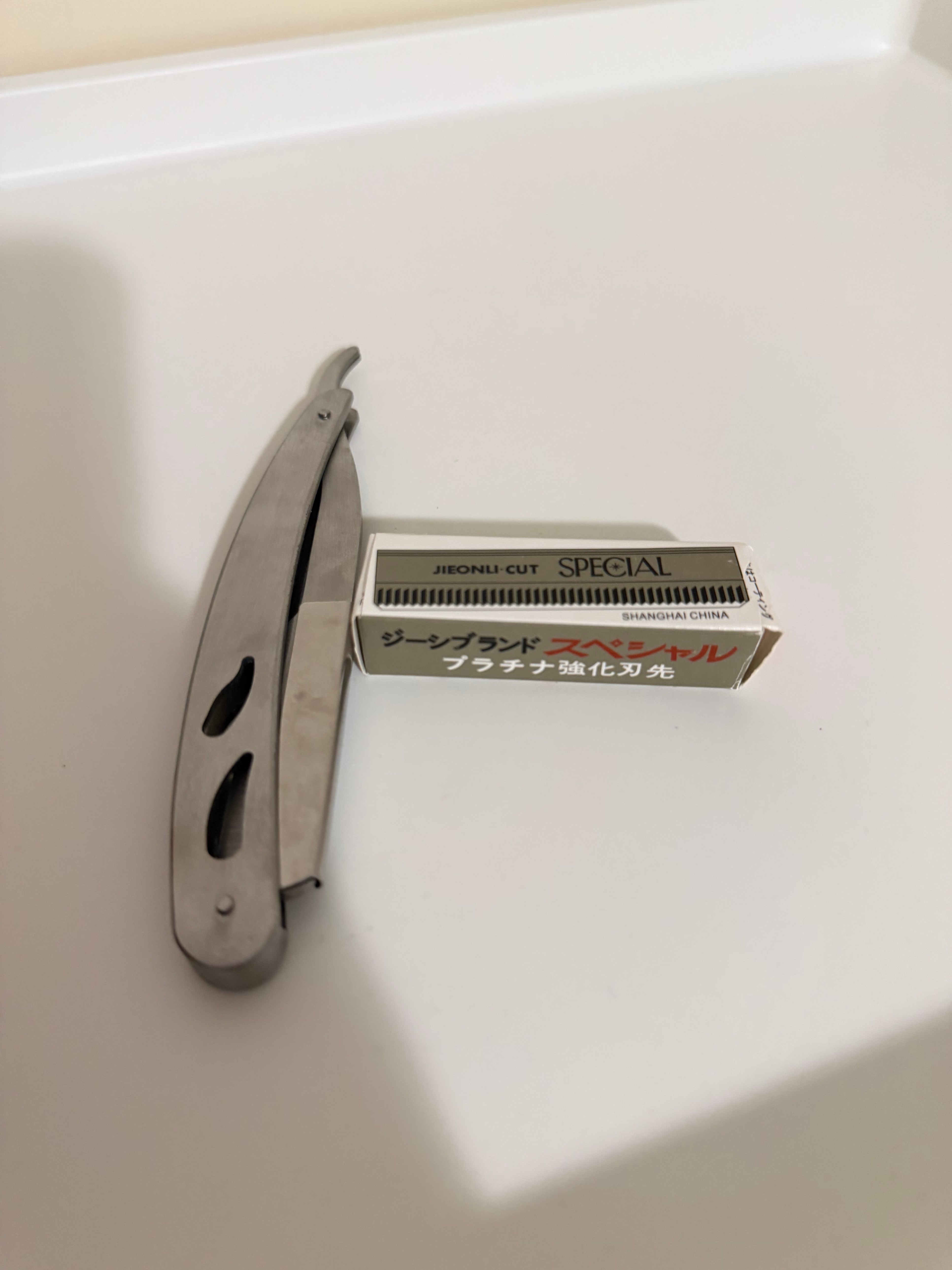 Stainless Steel Straight Razor with 10 Replacement Blades - photo 3