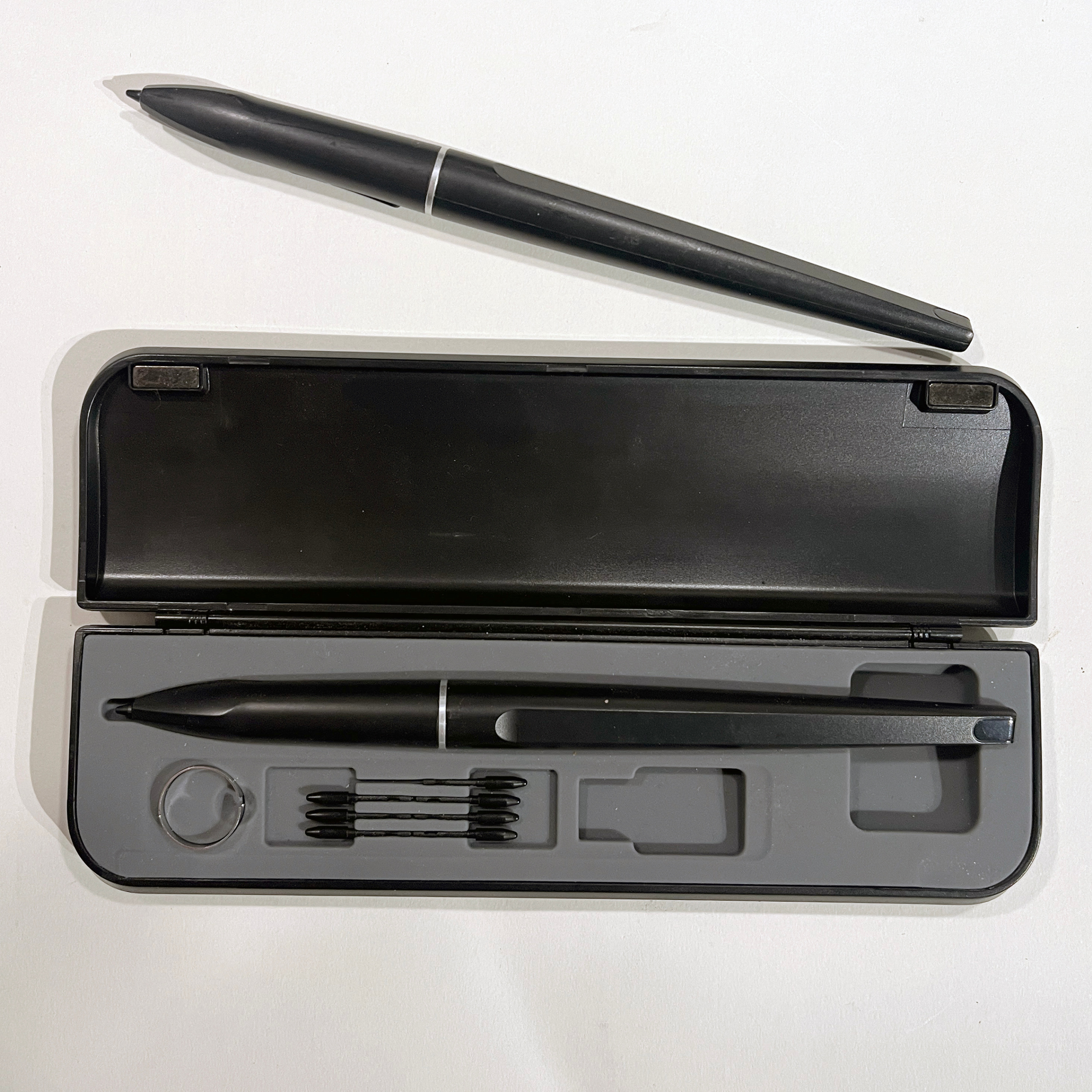 Huion Kamvas GT-156HD V2 15.6" Pen Display — 2 Pens! - photo 2