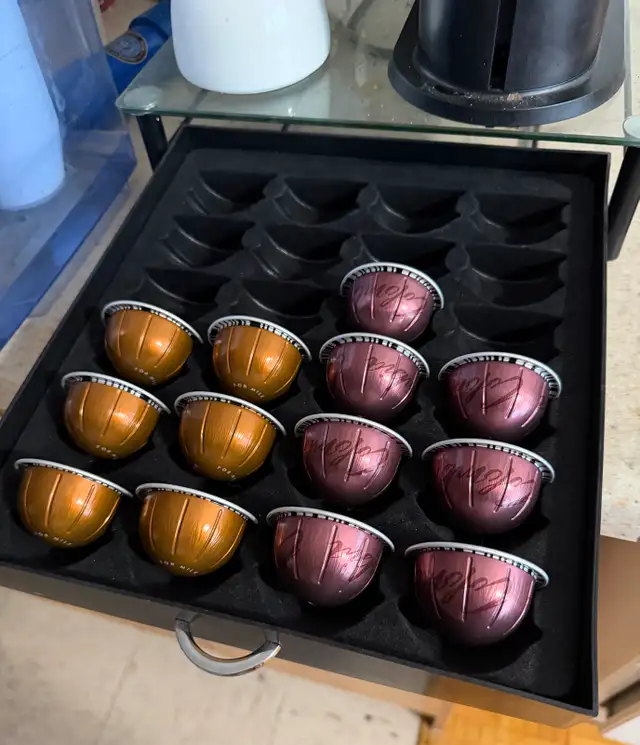 Nespresso Vertuo Next (rose gold) + pod tray - photo 3
