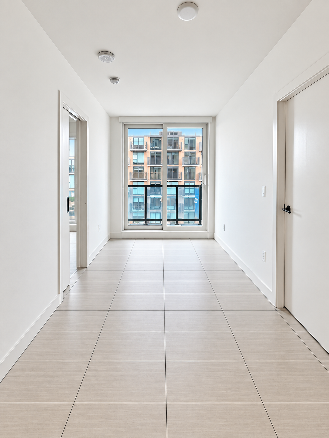 2 BED+DEN AT JOYCE SKYTRAIN - A/C, BALCONY, GYM + STUDY ROOMS