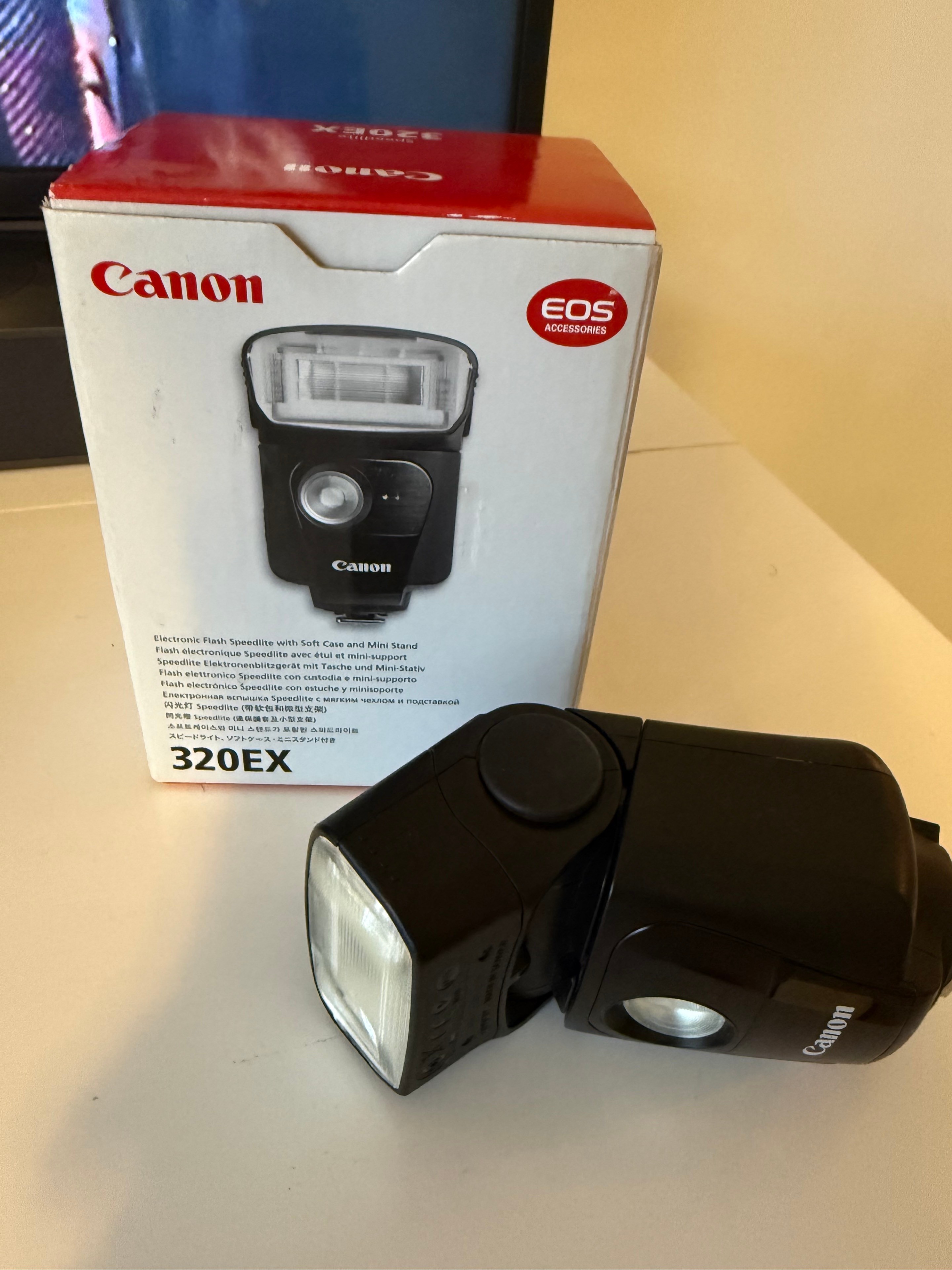 Canon Speedlite 320EX Flash for Canon EOS