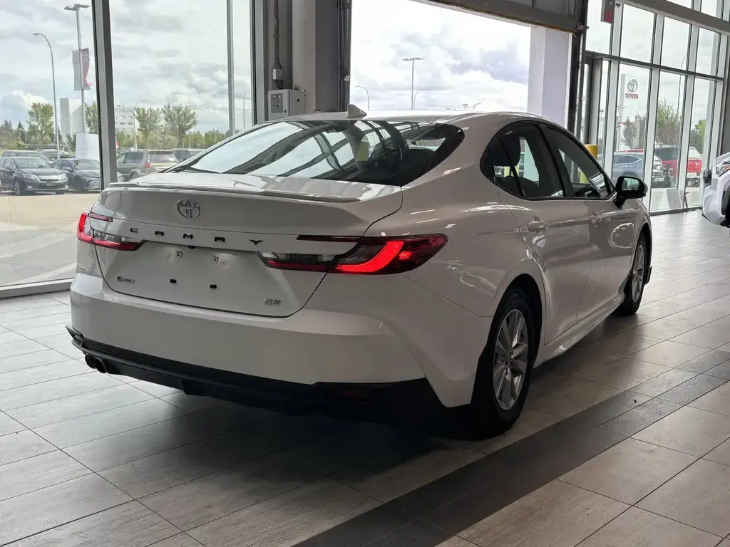 2025 Toyota Camry - photo 5