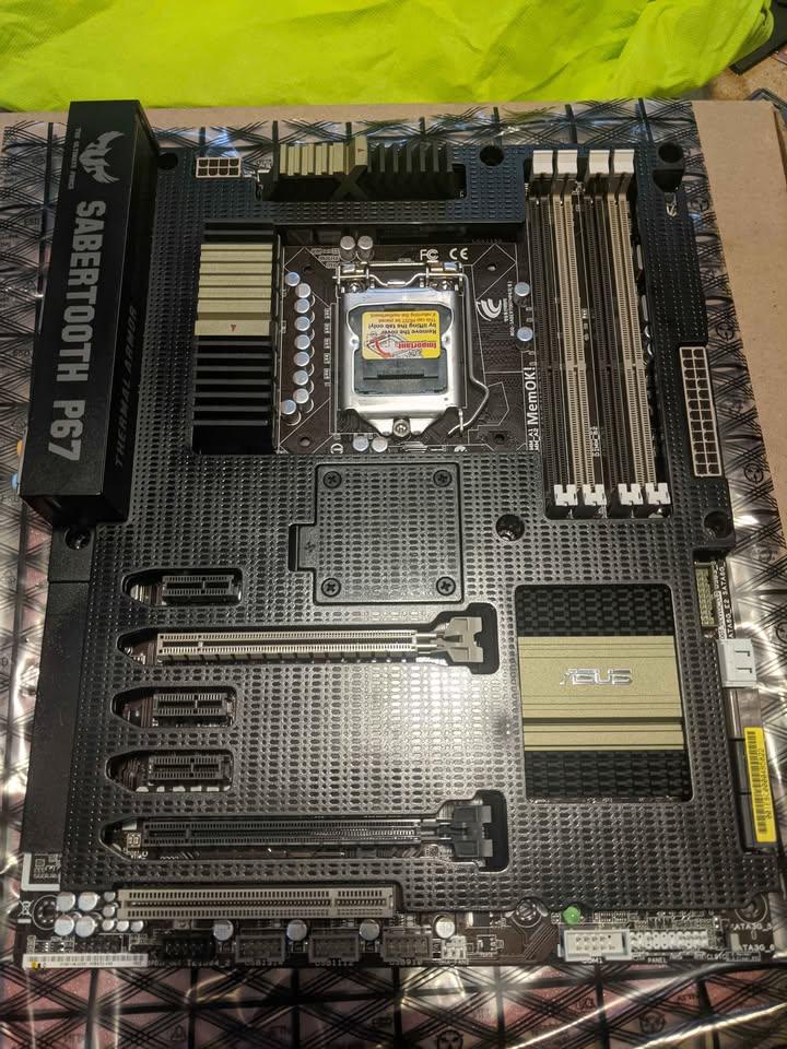 ASUS TUF Sabertooth P67 + Intel Core i7-2600 Bundle – Mint