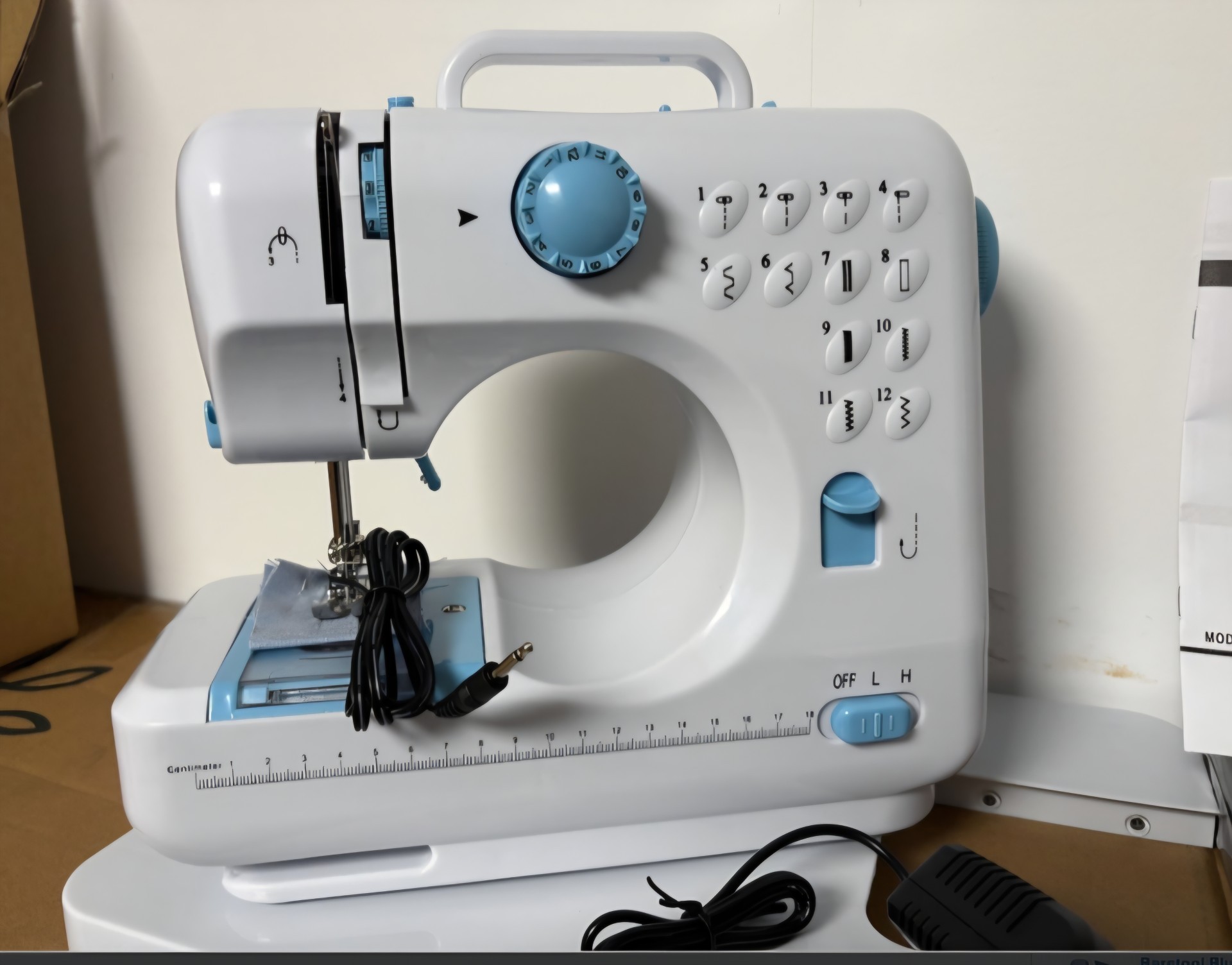 12-Stich Mini Multifunctional Household Sewing Machine - photo 3