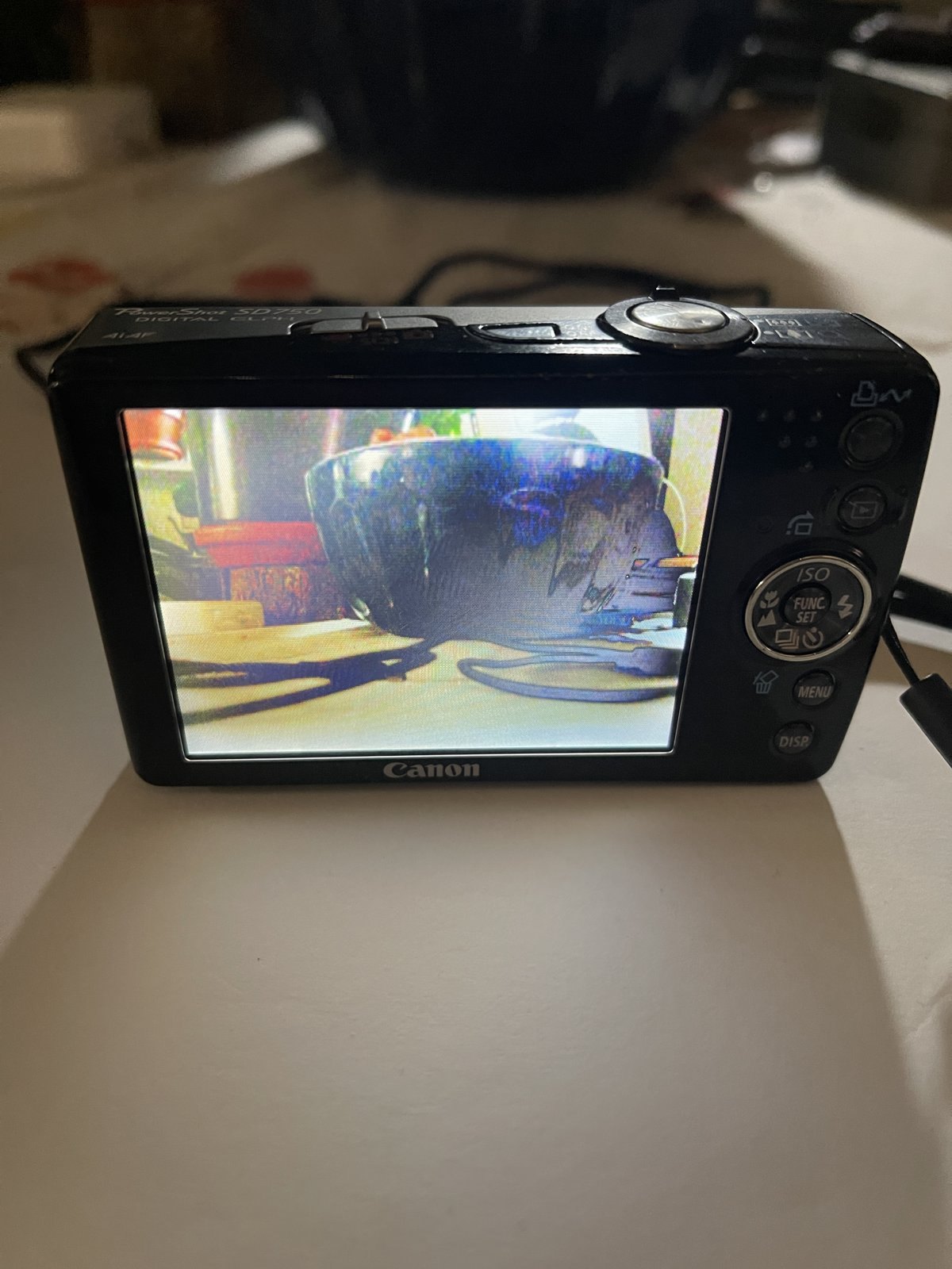 Canon PowerShot SD750 ELPH 7.1MP Camera + 3 Batteries, Charger - photo 3