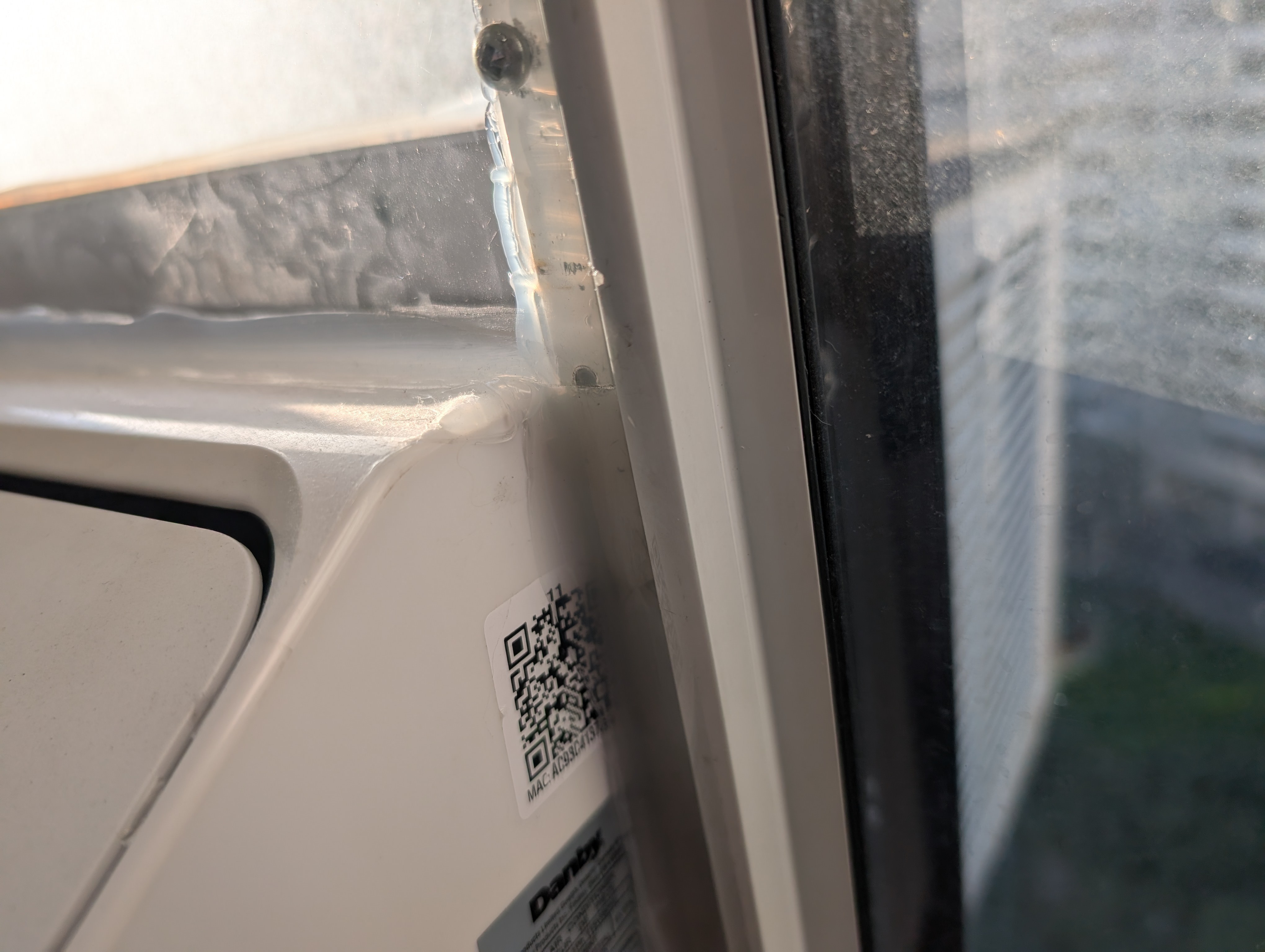 Danby 10,000 BTU Inverter Window AC + Remote - photo 3