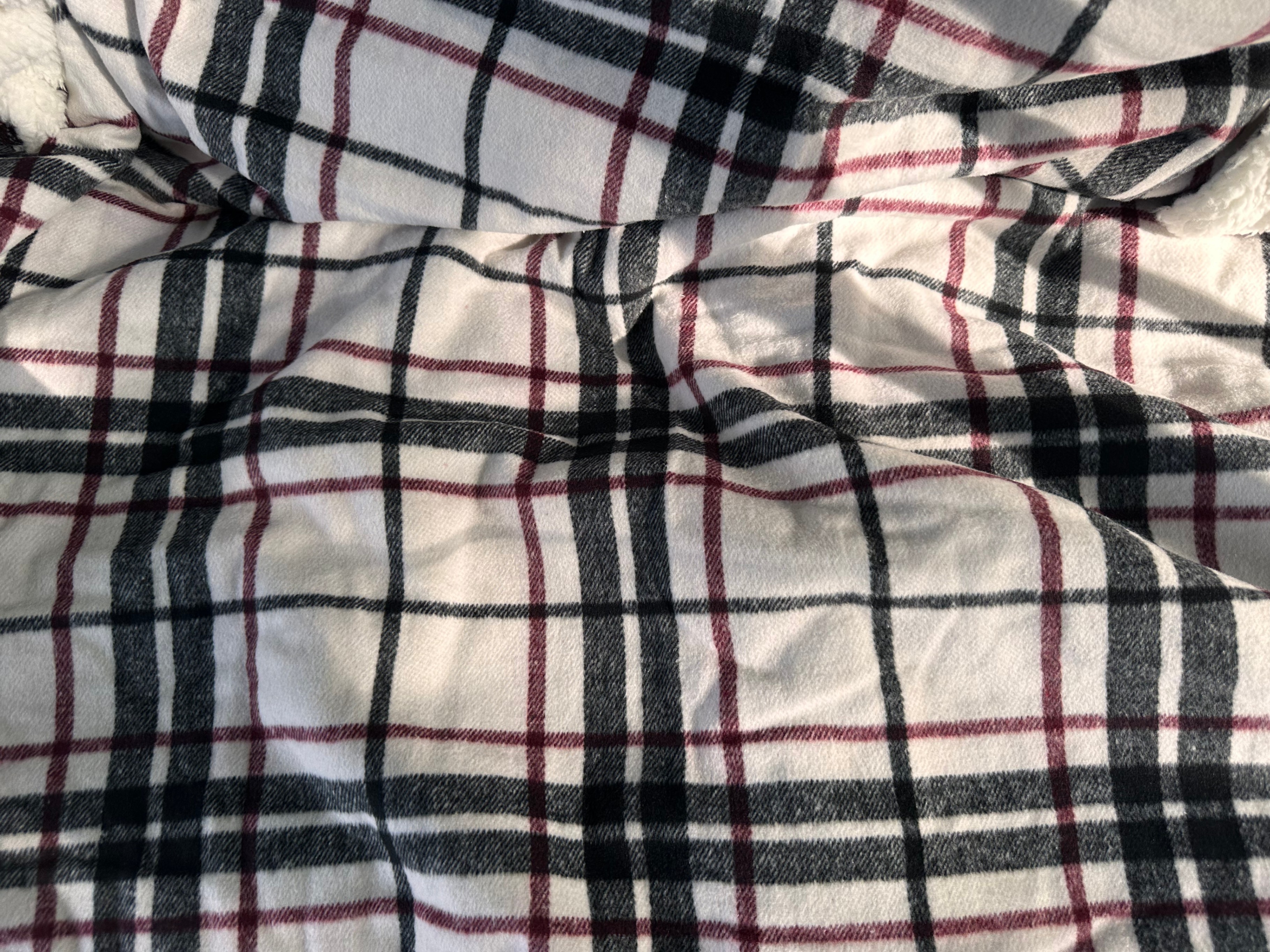 Fleece Throw Blanket • Brand New • Holiday Pattern - photo 4