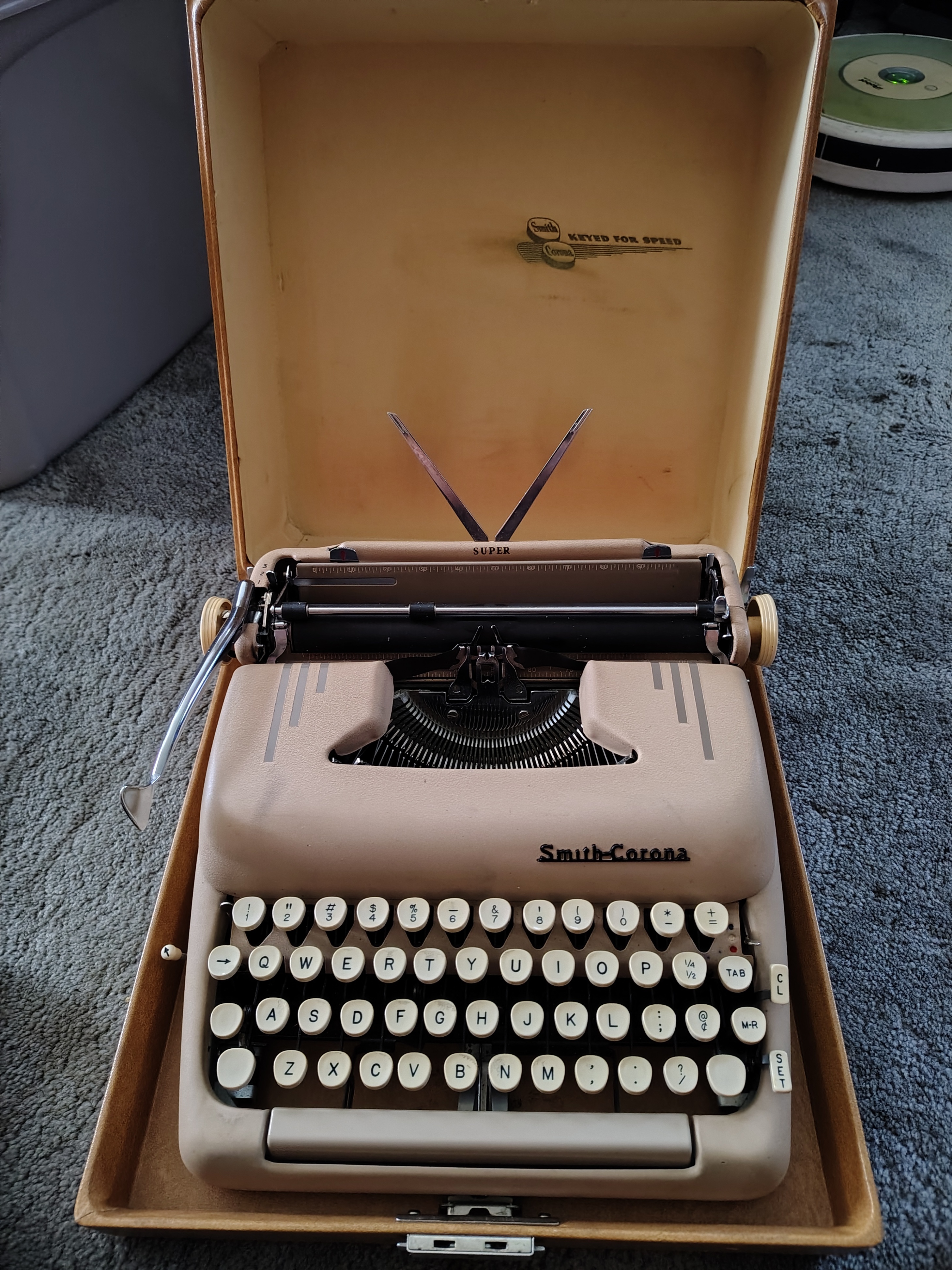 VINTAGE Smith Corona "Super" Manual Typewriter in Case - photo 2