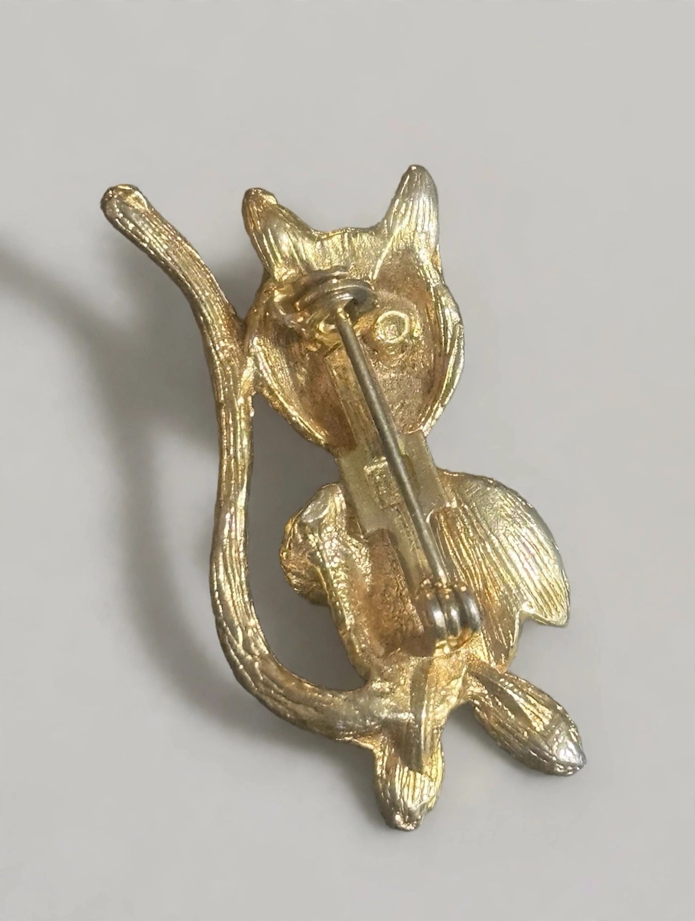 Gold Cat Brooch Blue Rhinestone Eyes Vintage Canada Pin - photo 4