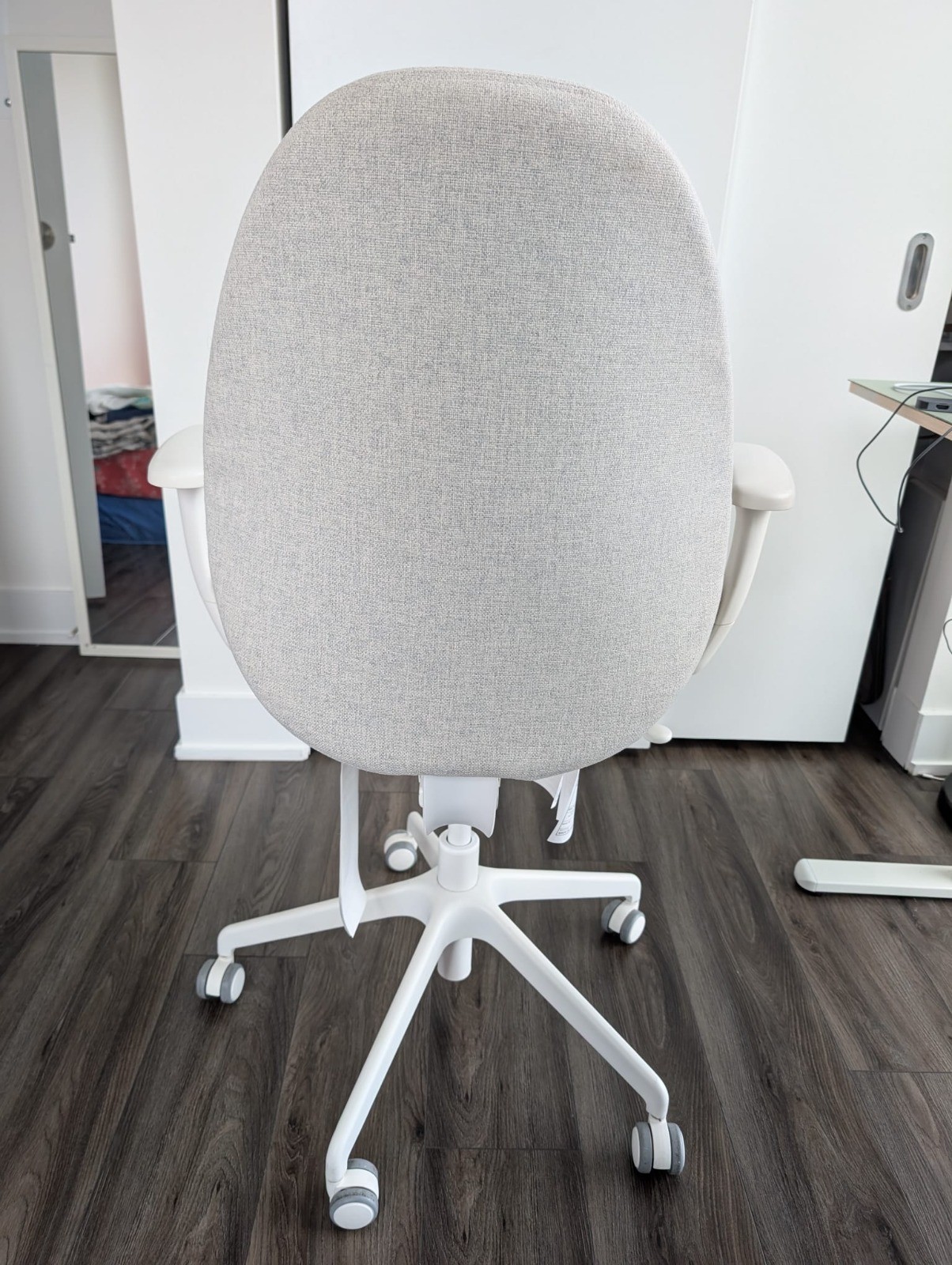 IKEA Ergonomic Office Chair - Beige/White - photo 3