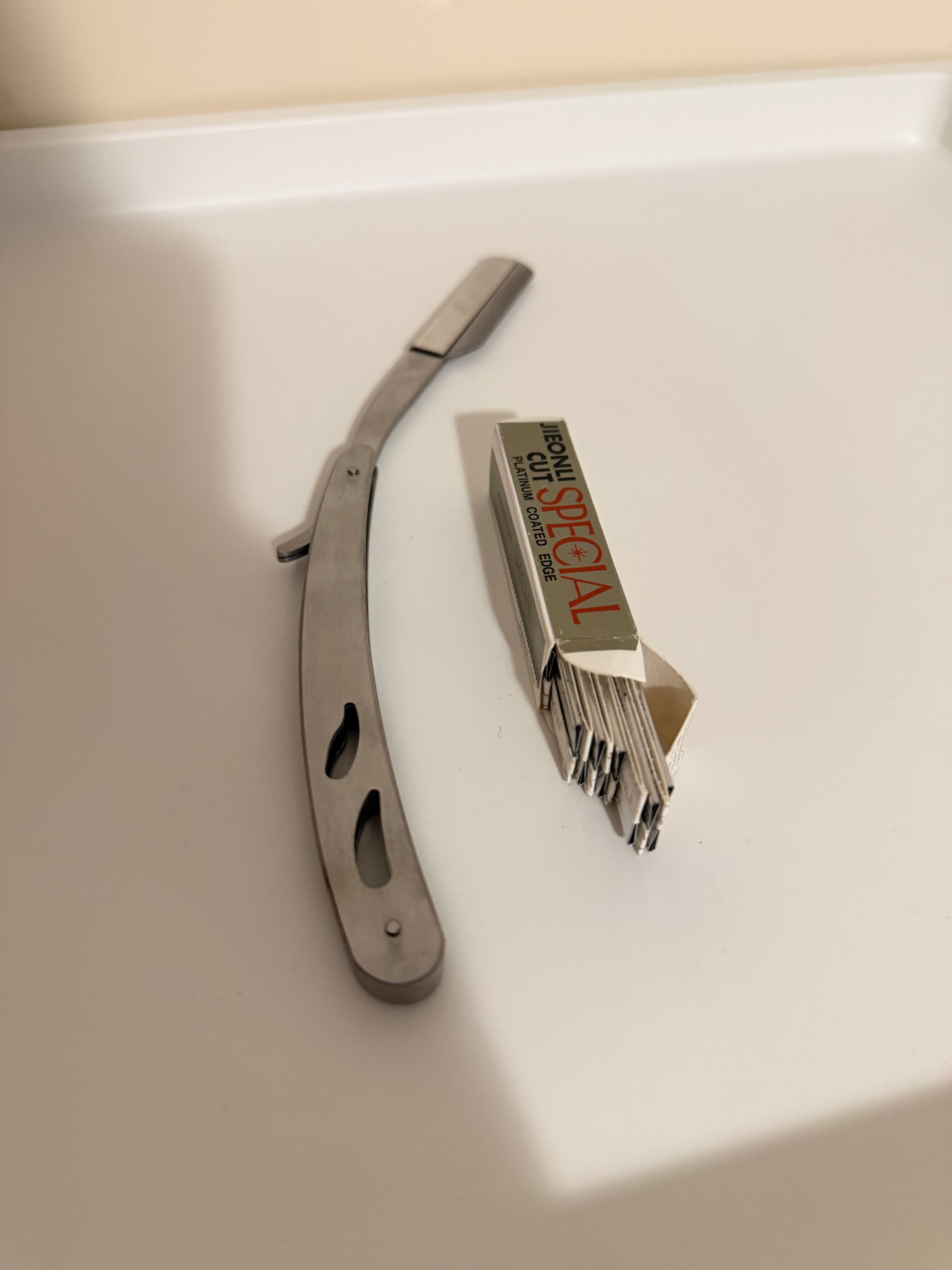 Stainless Steel Straight Razor with 10 Replacement Blades - photo 4