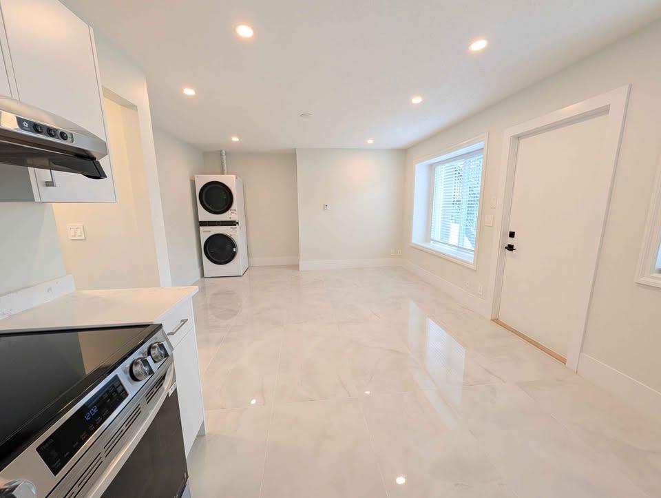 2 Beds 1 Bath - House in Middlegate Metrotown - photo 3