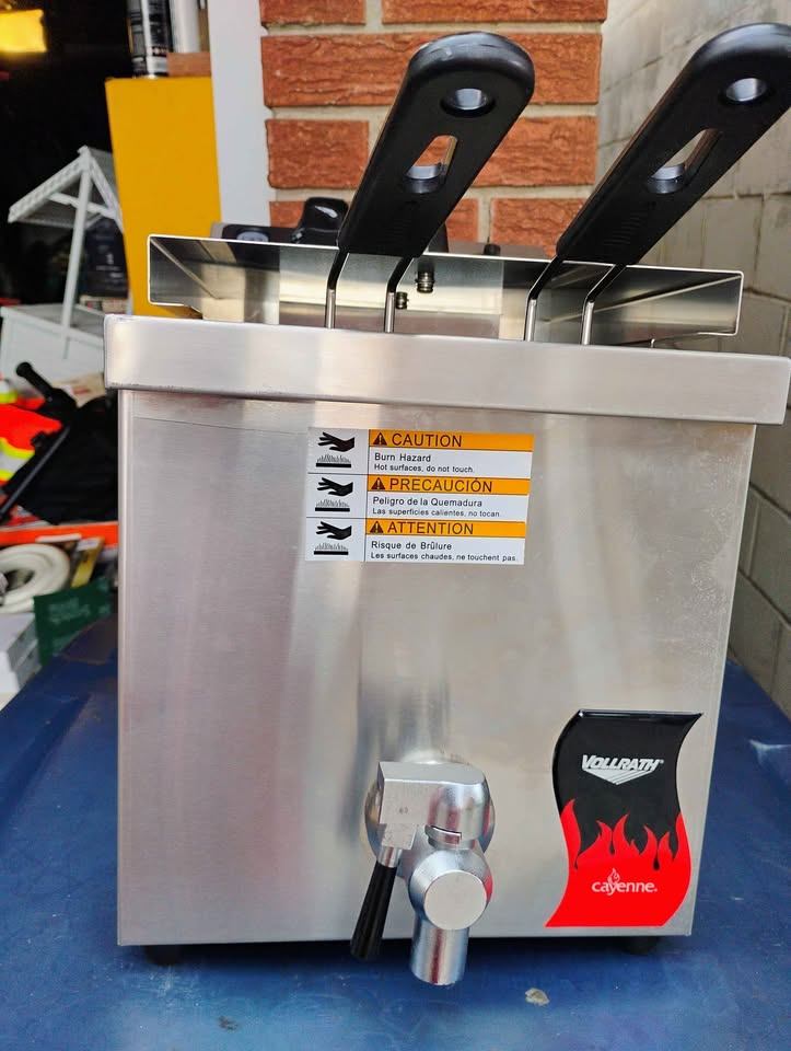 Vollrath 208- to 240-volt 15lb Cayenne Countertop Deep Fryer - photo 3