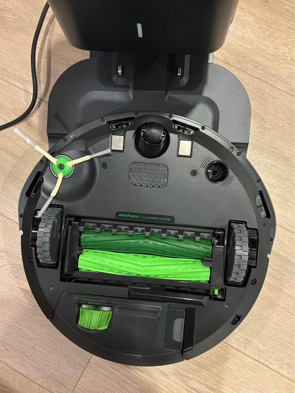 iRobot Roomba i4+ Self-Empty Vacuum + 3x Dual Mode Virtual Walls - photo 2