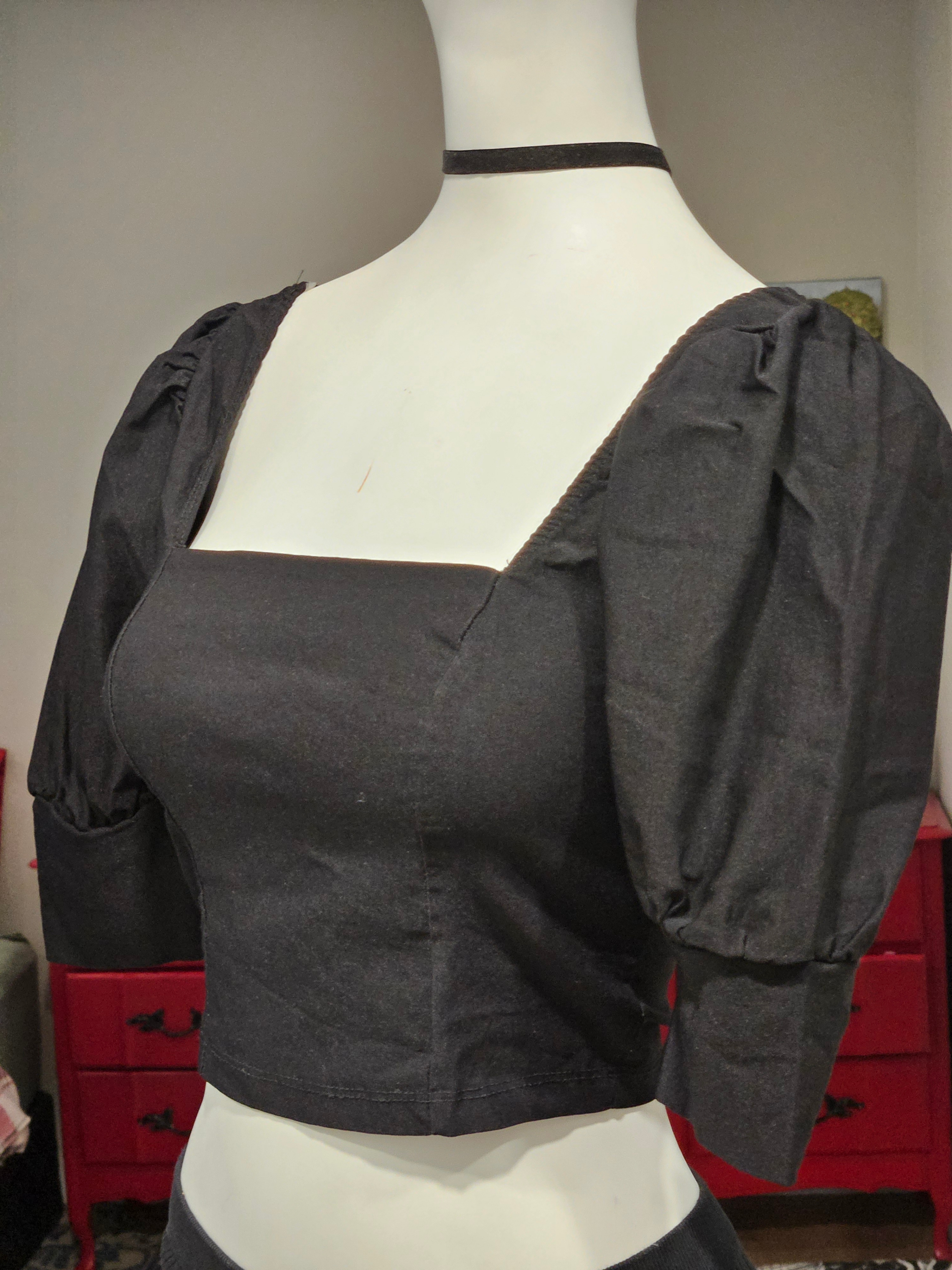 black puff sleeved crop blouse - photo 3
