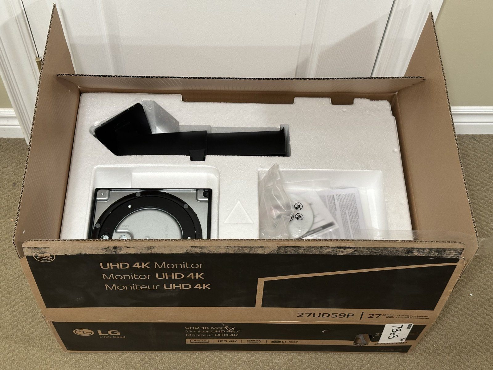 LG UHD 4K IPS 27” Monitor 27UD59P-B Like New in Box