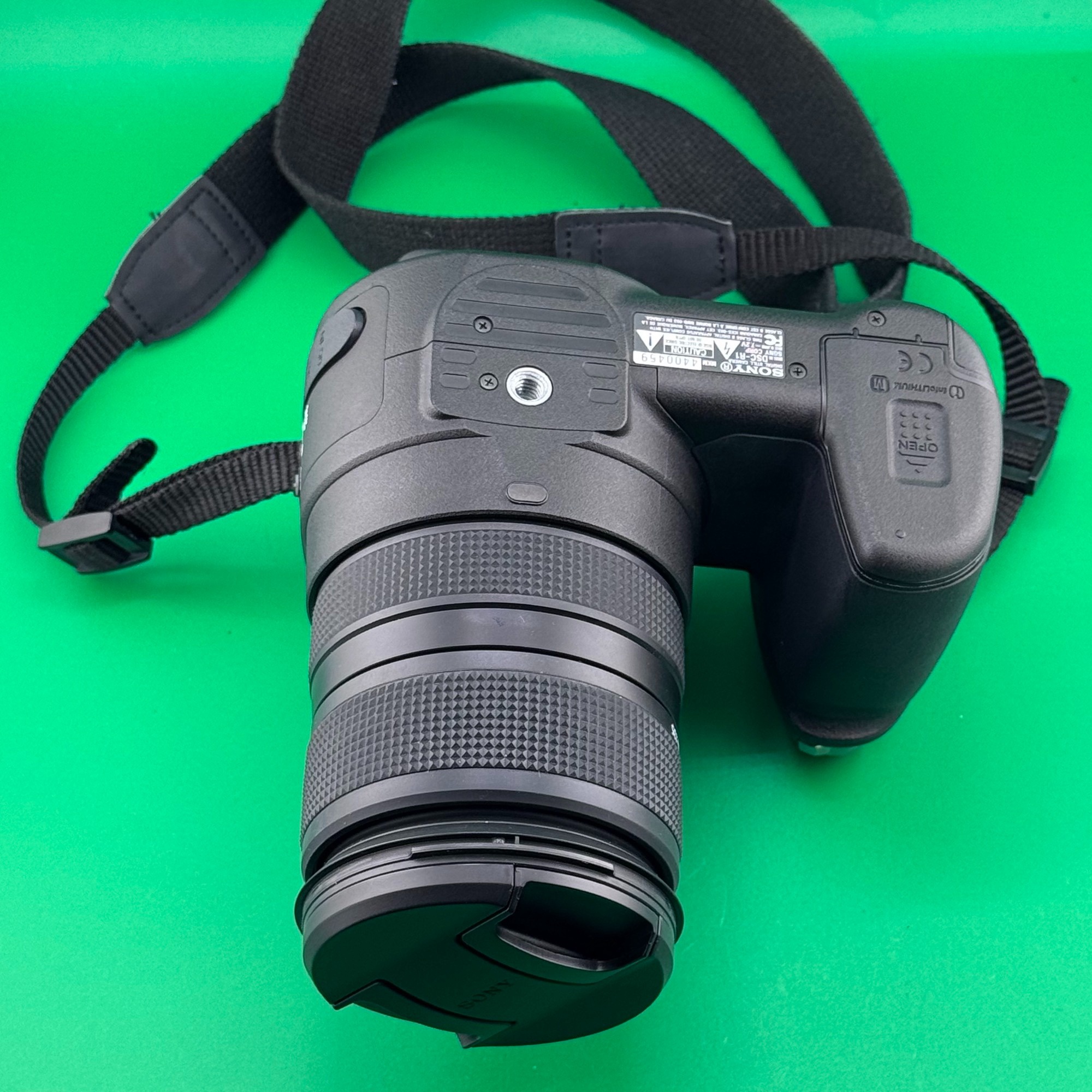 Sony Cyber-shot DSC-R1 - Digital Camera - Like New - photo 4