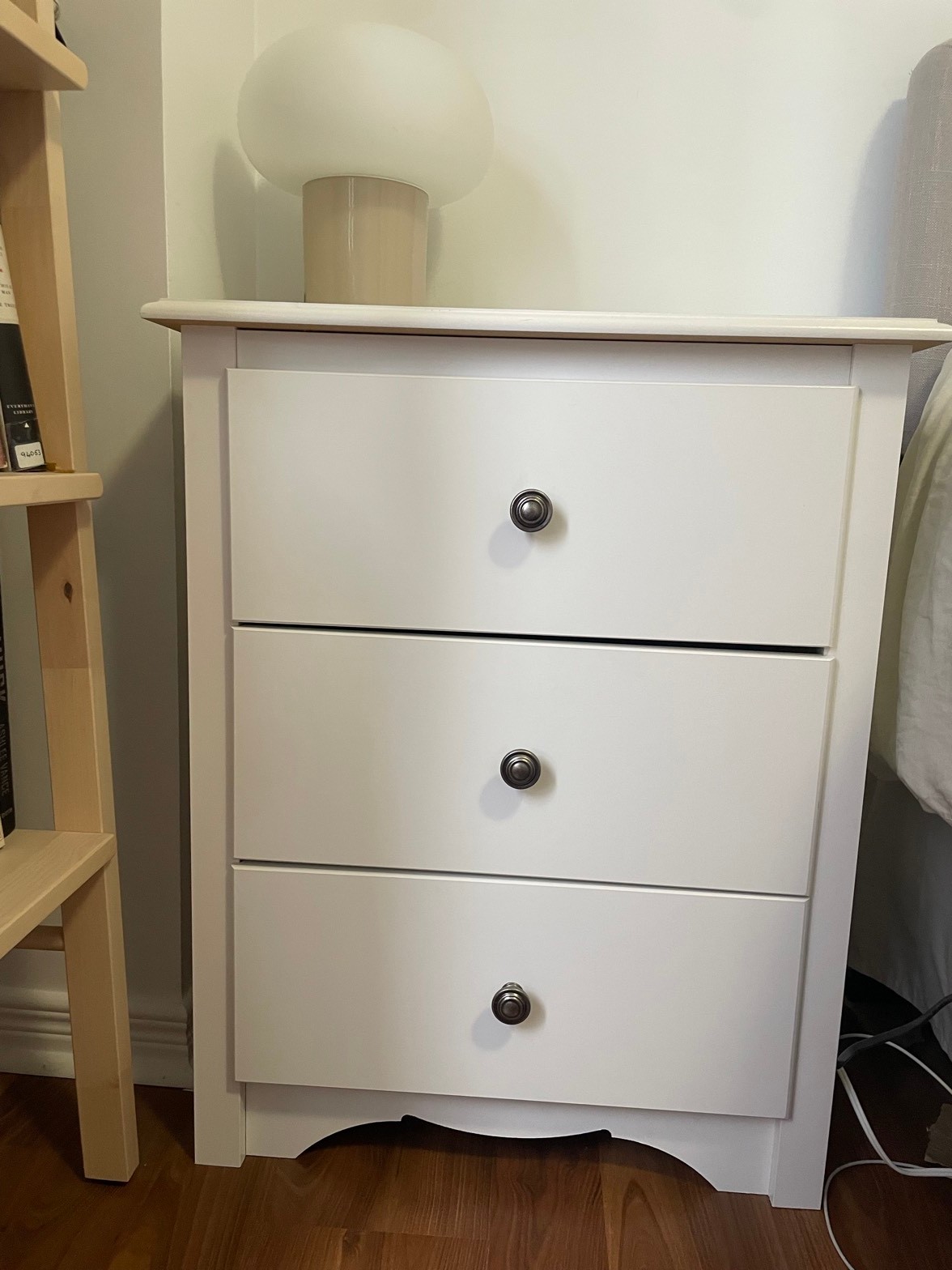 White nightstands, set of 2 - photo 3