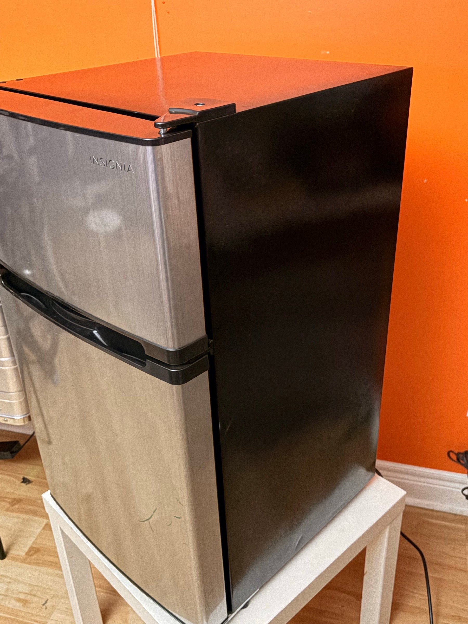 Insignia compact 2-door mini fridge w/ freezer (stainless steel) - photo 2