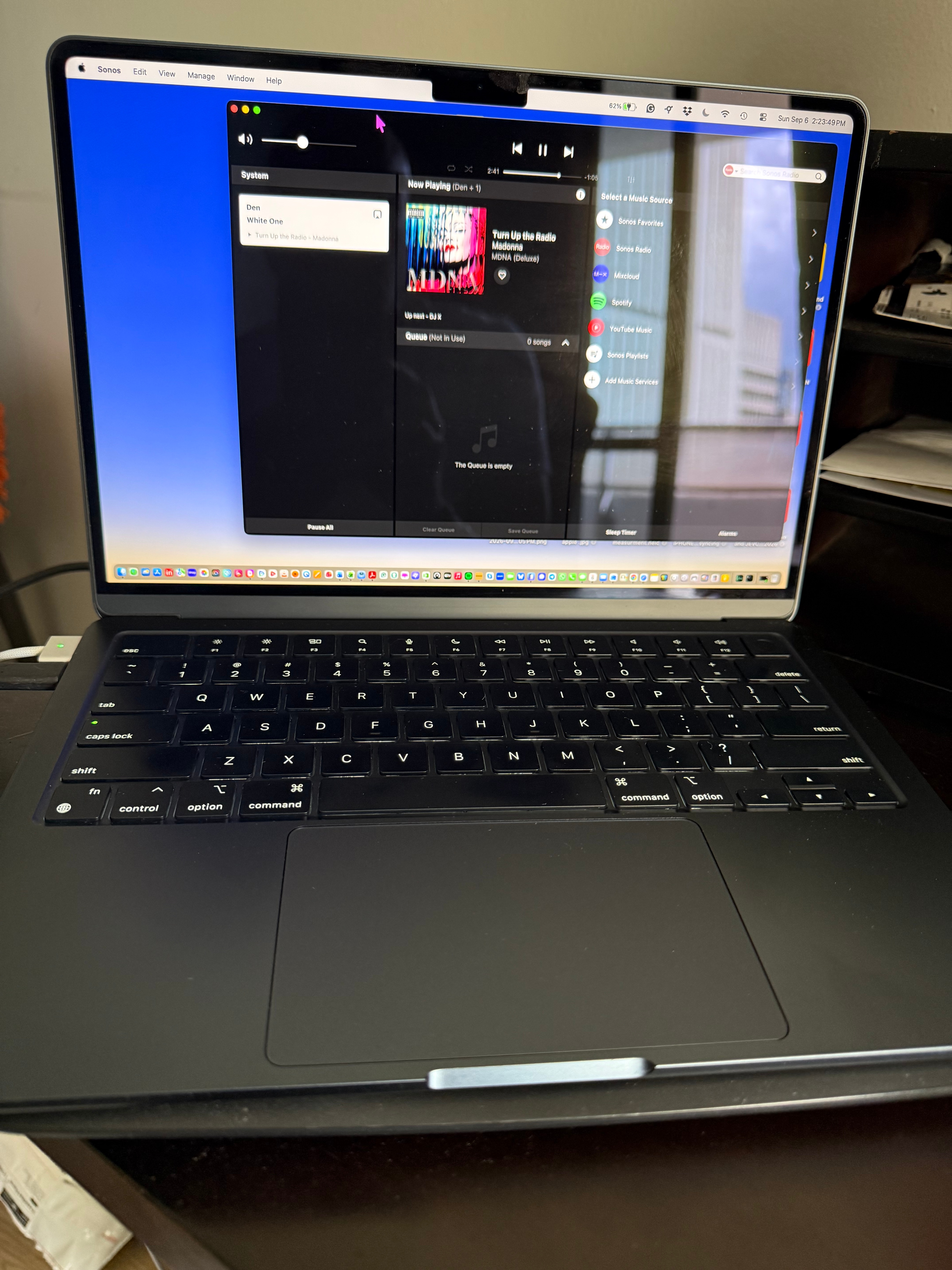 APPLE MACBOOK AIR 13.6" M2 CHIP — 16GB RAM / 1TB SSD /MINT-more