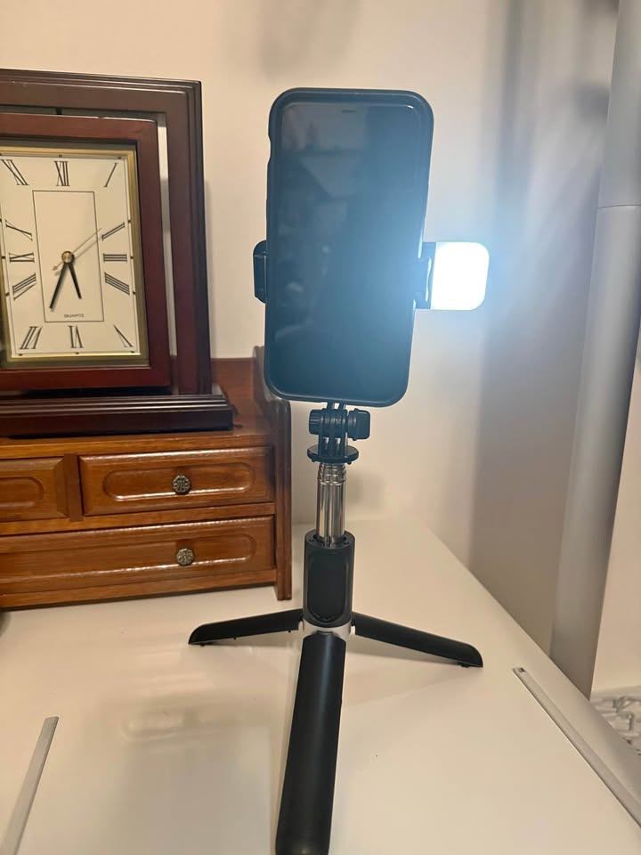Selfie Stick + Tripod with Fill Light