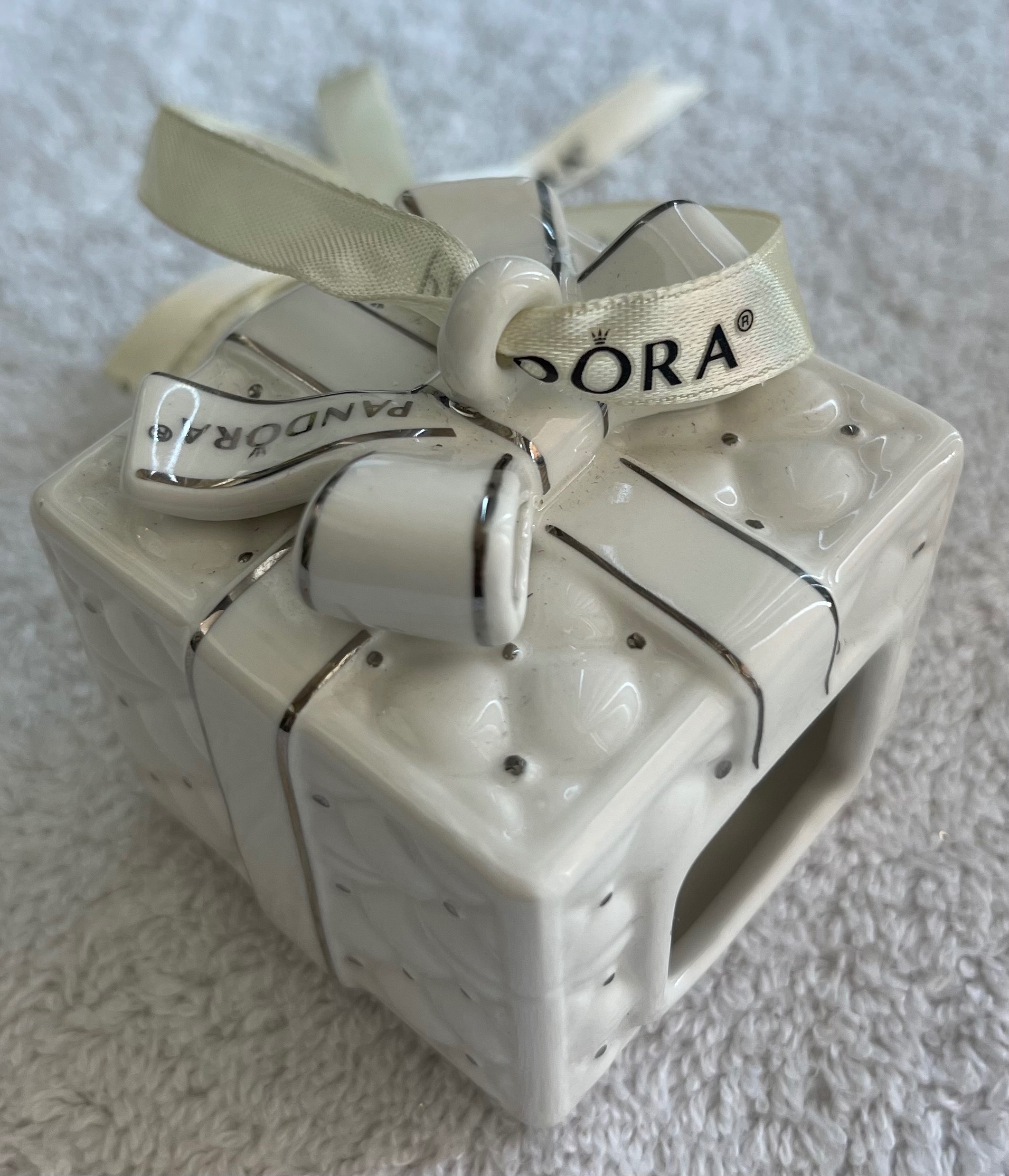 Pandora 2016 Limited Edition Porcelain Ornament - photo 2