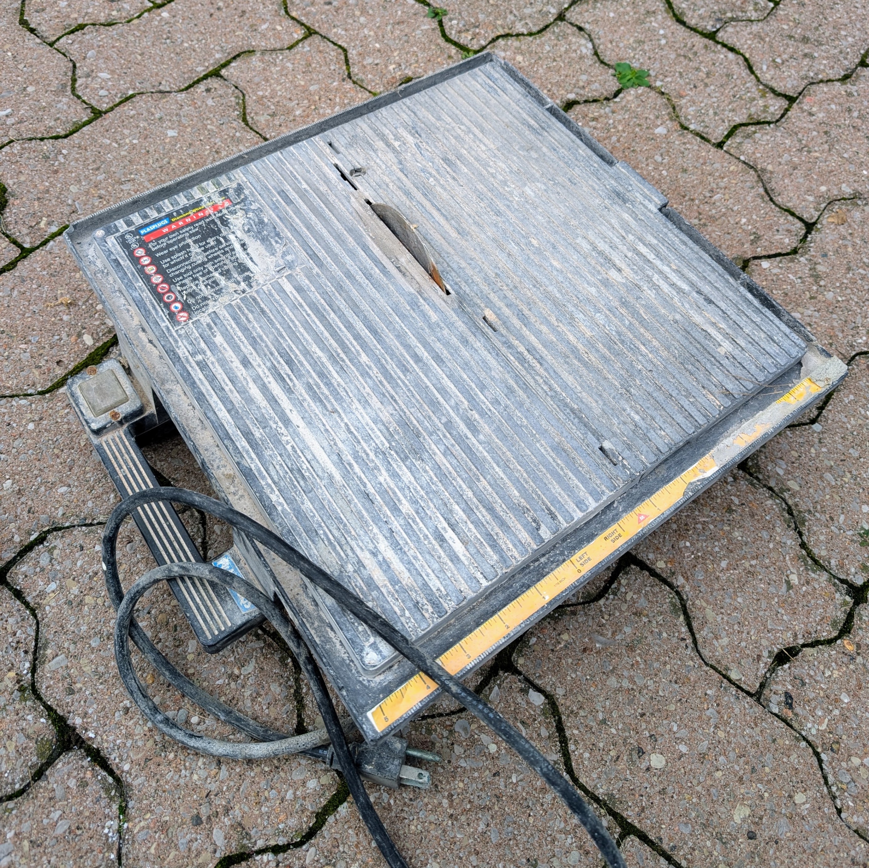 Plasplugs Diamond Wheel Wet Saw for Tile Cutting