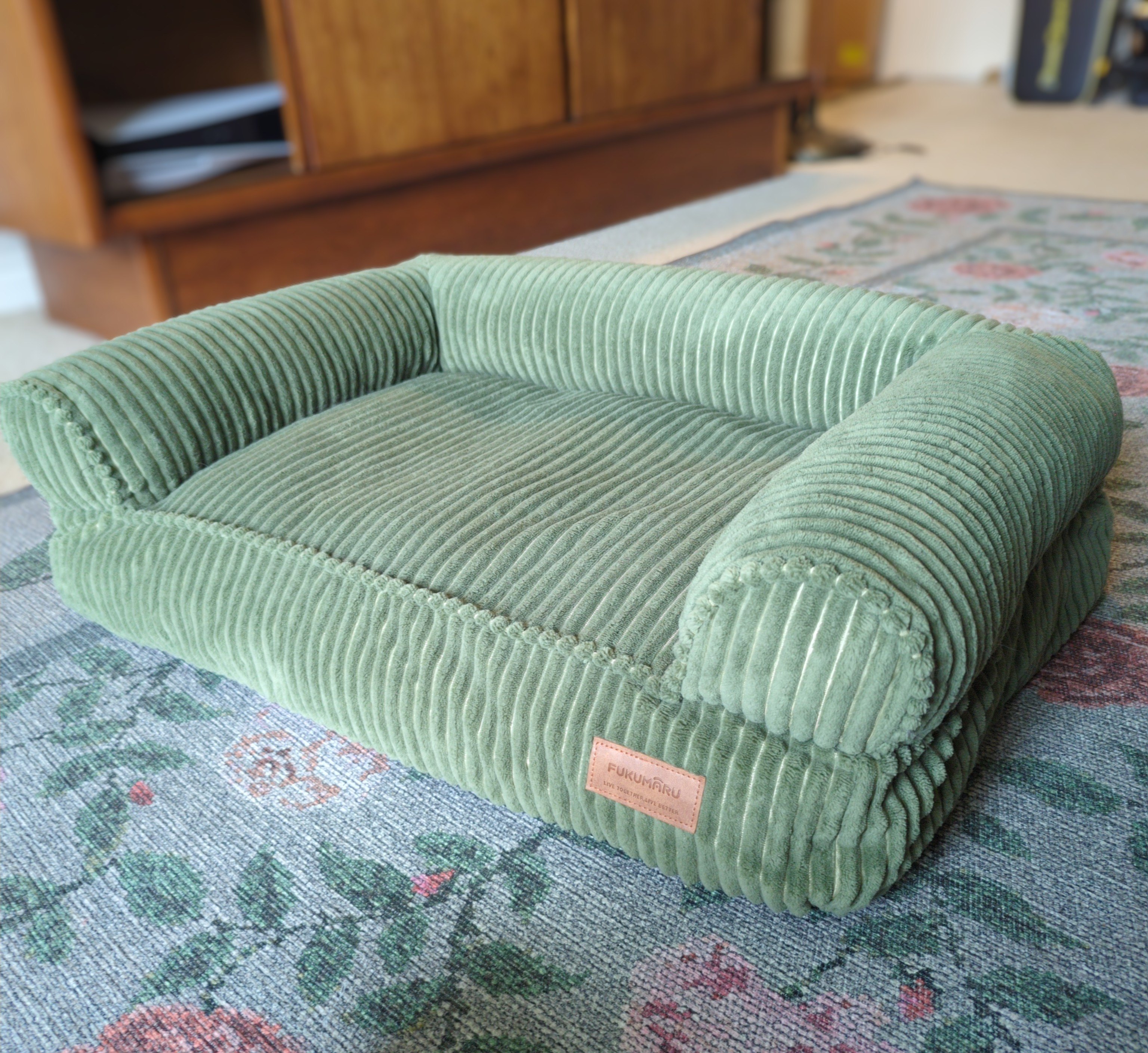 Fukumaru green corduroy cat/dog pet bed