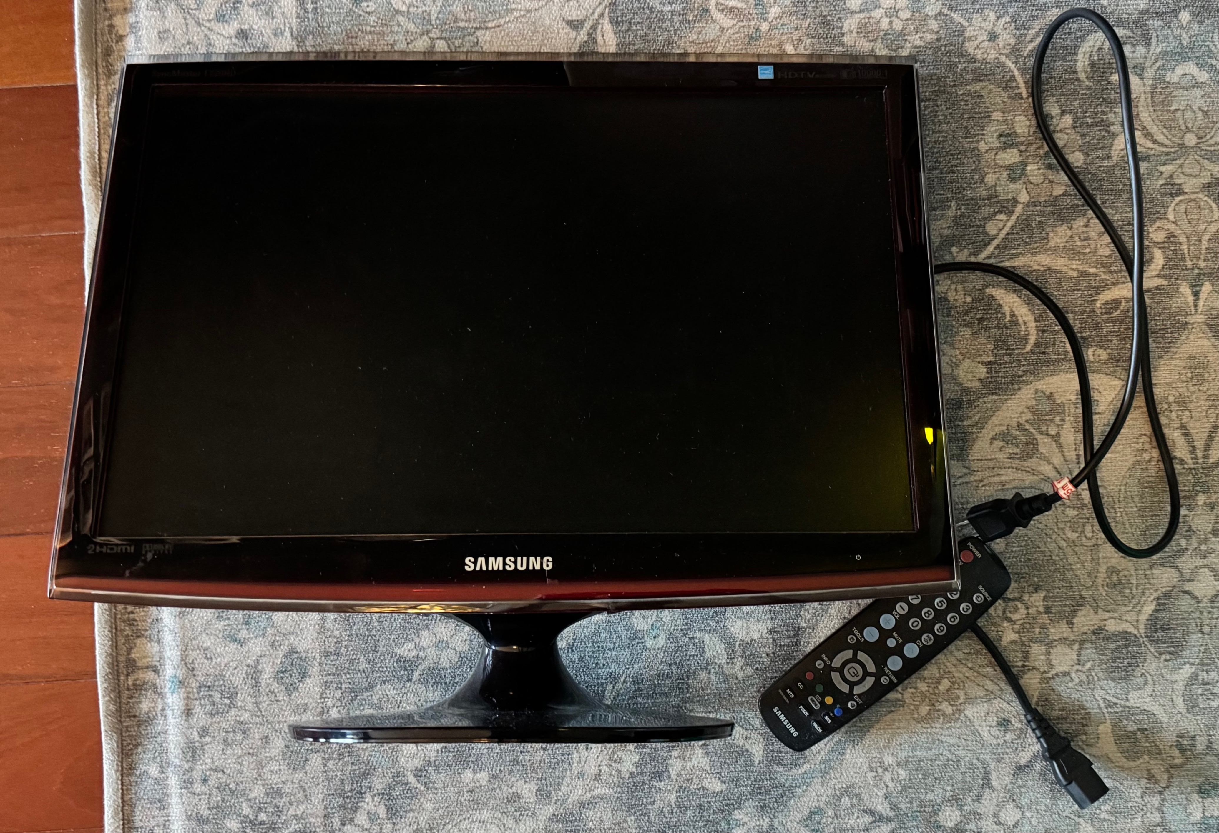 Samsung 21" HD TV, Mirror, and Key Hooks