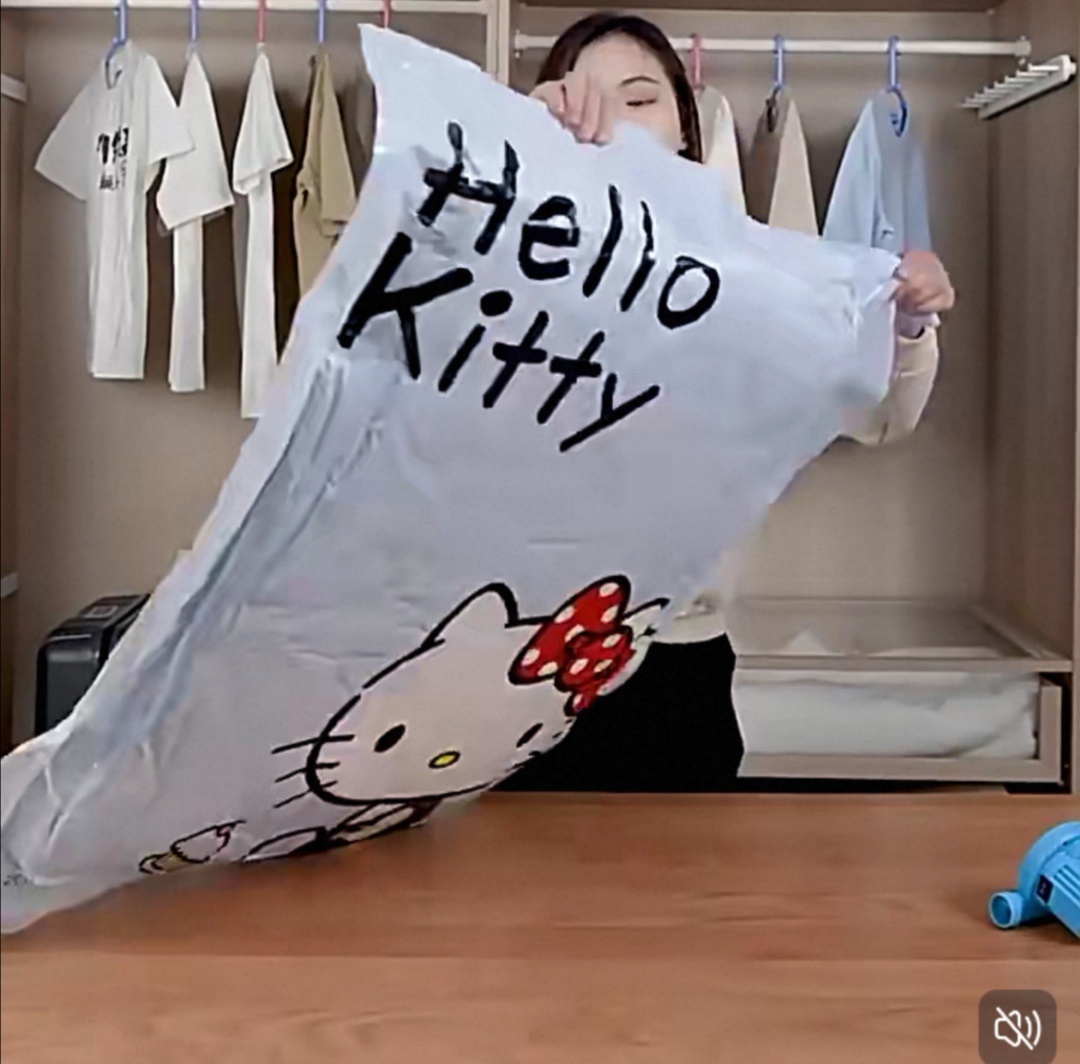 Hello Kitty Vacuum Storage Bag - photo 4