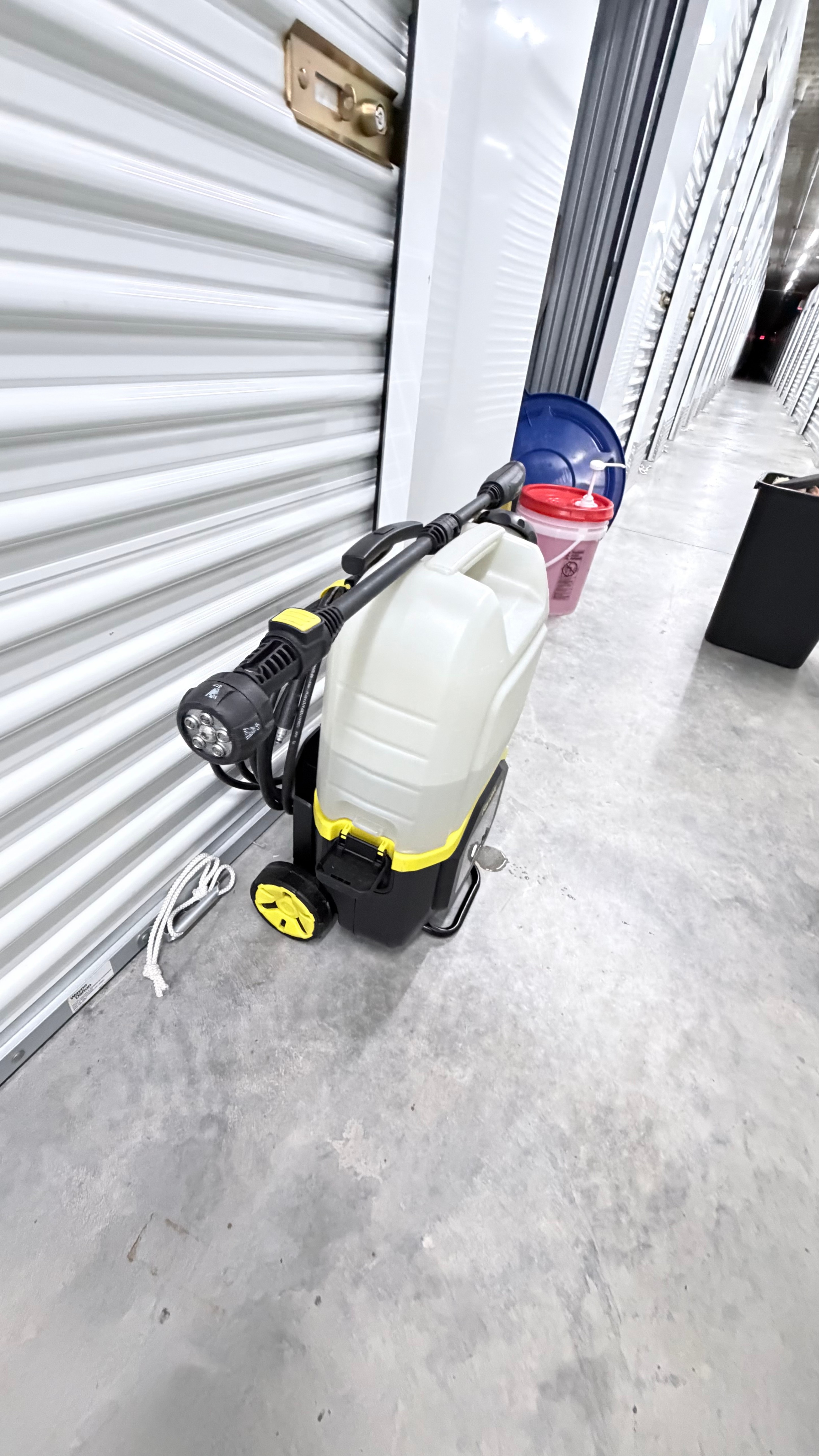 Cordless power washer
