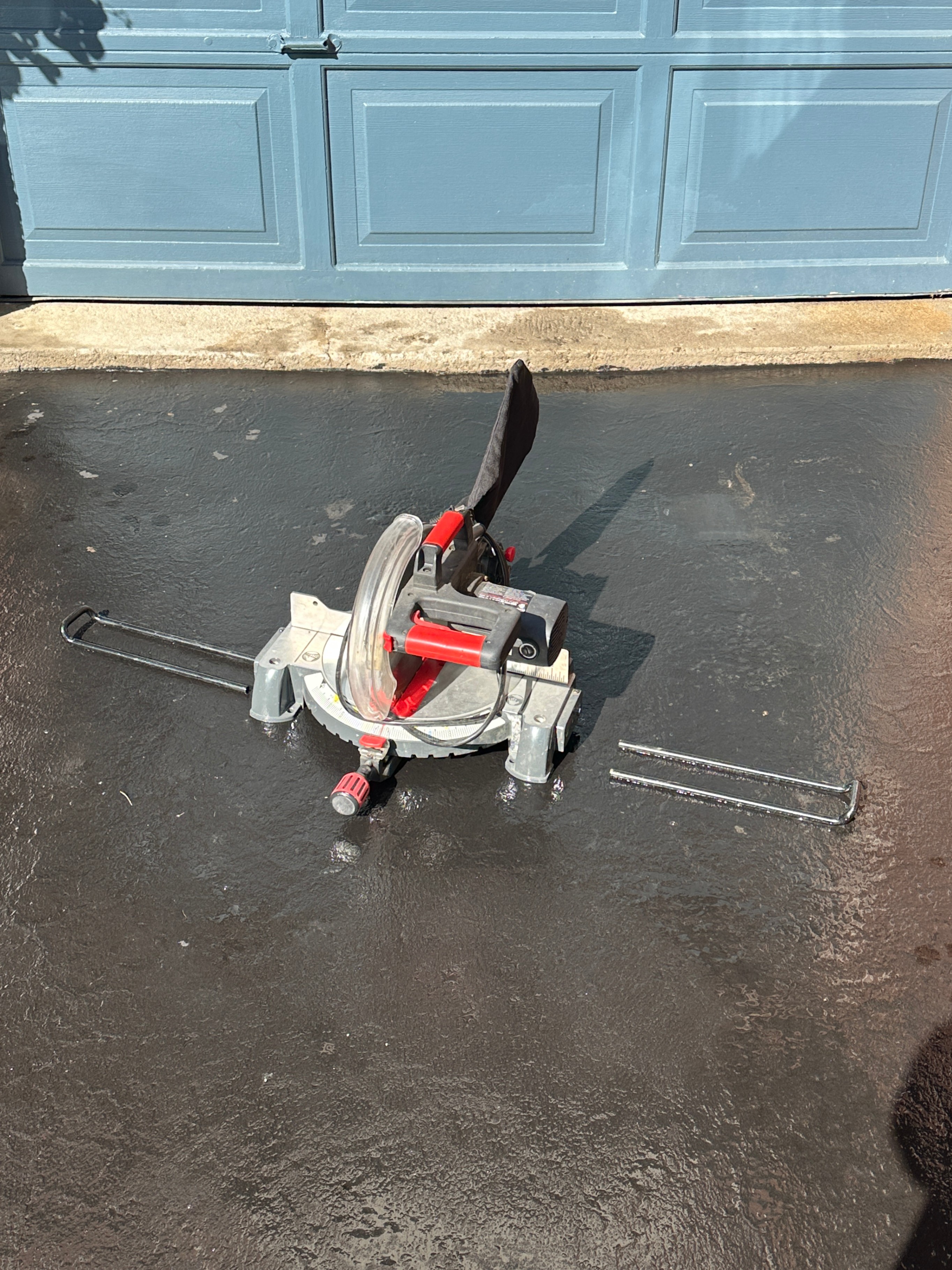 Craftsman 10-inch 15-Amp Folding Compound Miter Saw (CMXEMAR120)