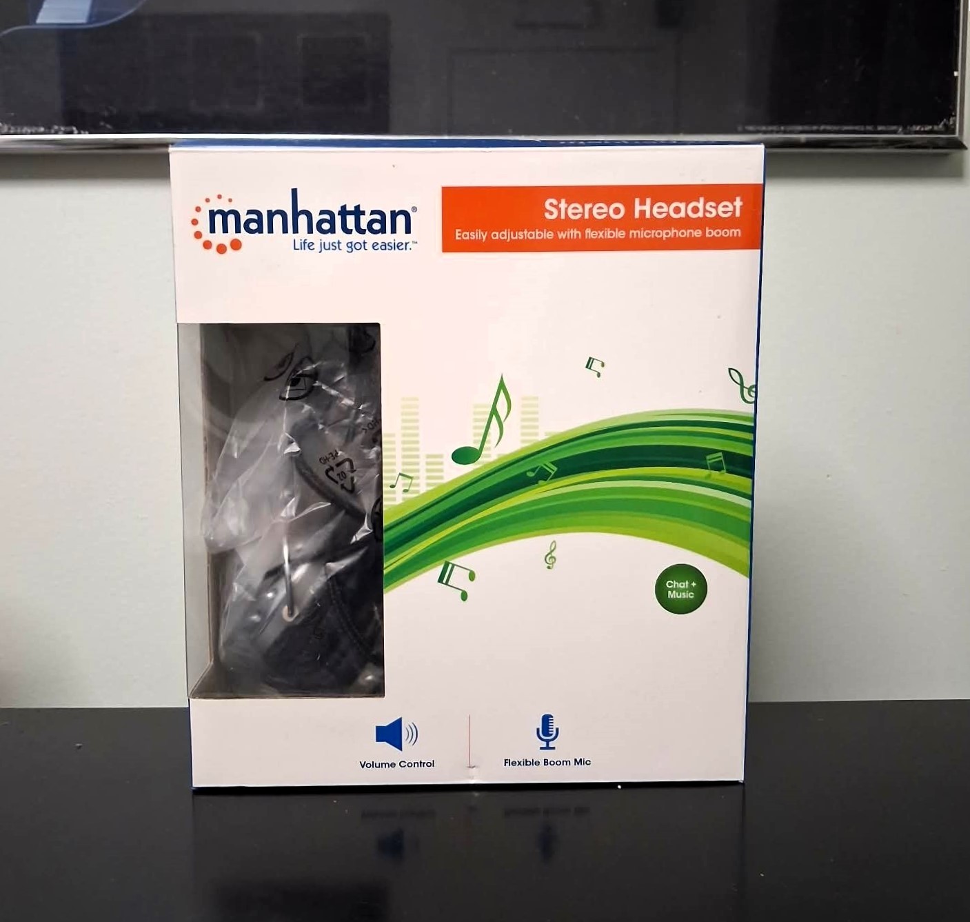 New Manhattan Stereo USB Headset with Flexible Mic (Never Used)